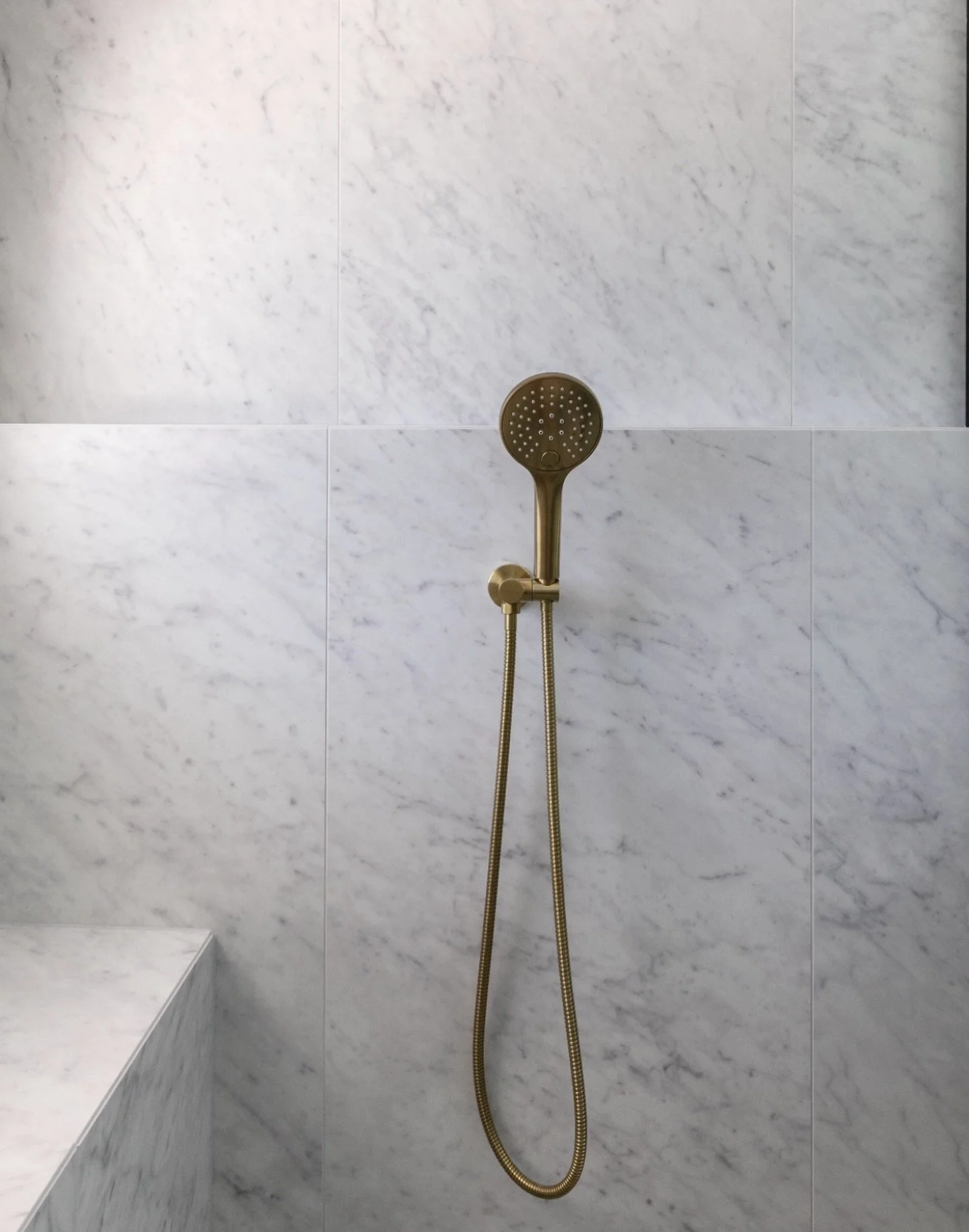 Our Italian Bianco Carrara Porcelain Marble 1200x600mm on site with @robilliardbuilding @gulldesign_ 

CT4U284612