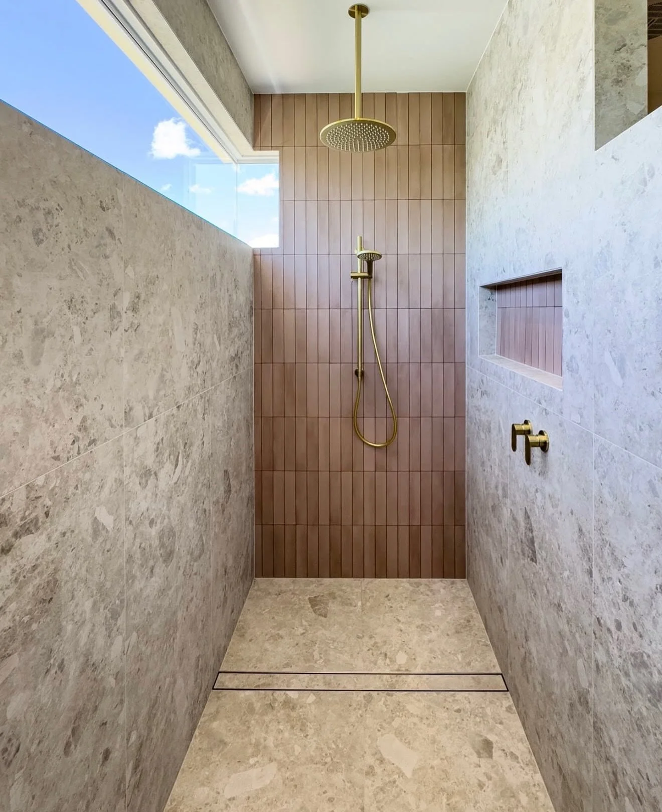 Our 600x600mm White Ceppo porcelain with 300x60mm Wattle Dusty Pink feature subway on site with @jmfdesign @racewoodconstructions 

Photography @nadja_farghaly_photography 

CT3A6606 - White Ceppo 
CT3A7643 - Wattle Dusty Pink