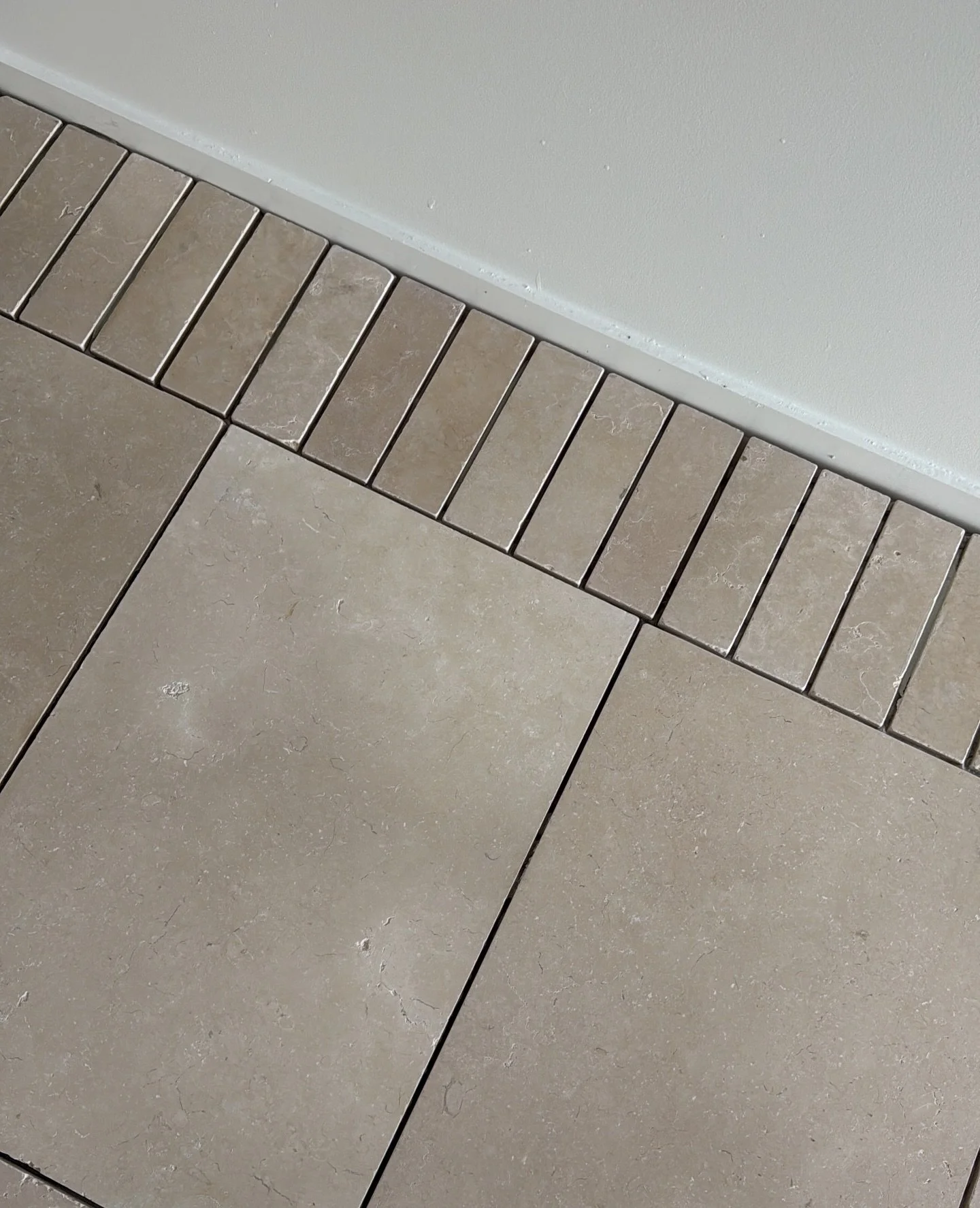 Tumbled stone details 🤎

Our Creama Limestone, available in multiple formats