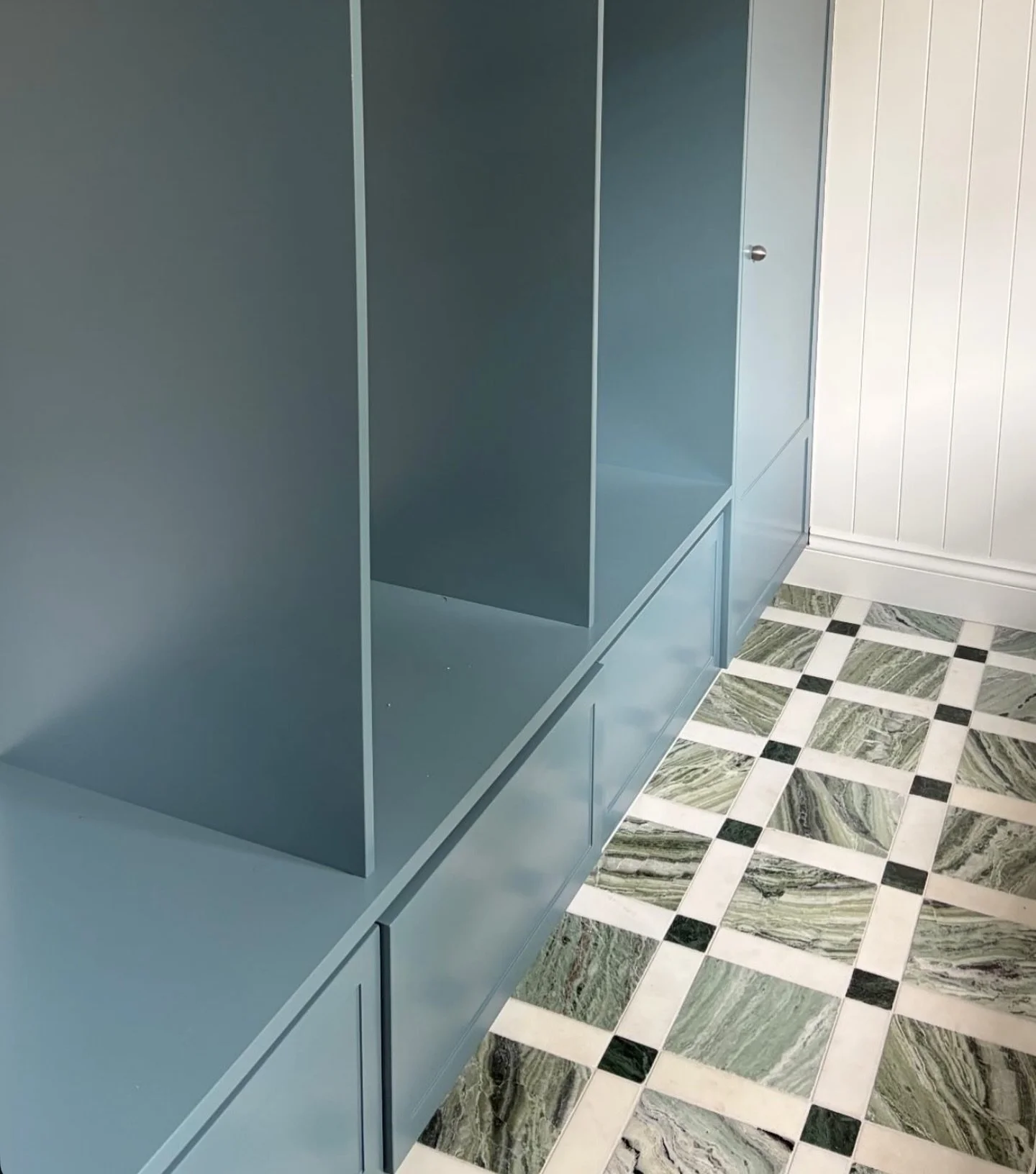 A sneak peek of our Jungle &amp; Jade Riviera tumbled marble mosaic on site with with @phinley @gardnerbuildersqld 

ST2V803/RIV/GR