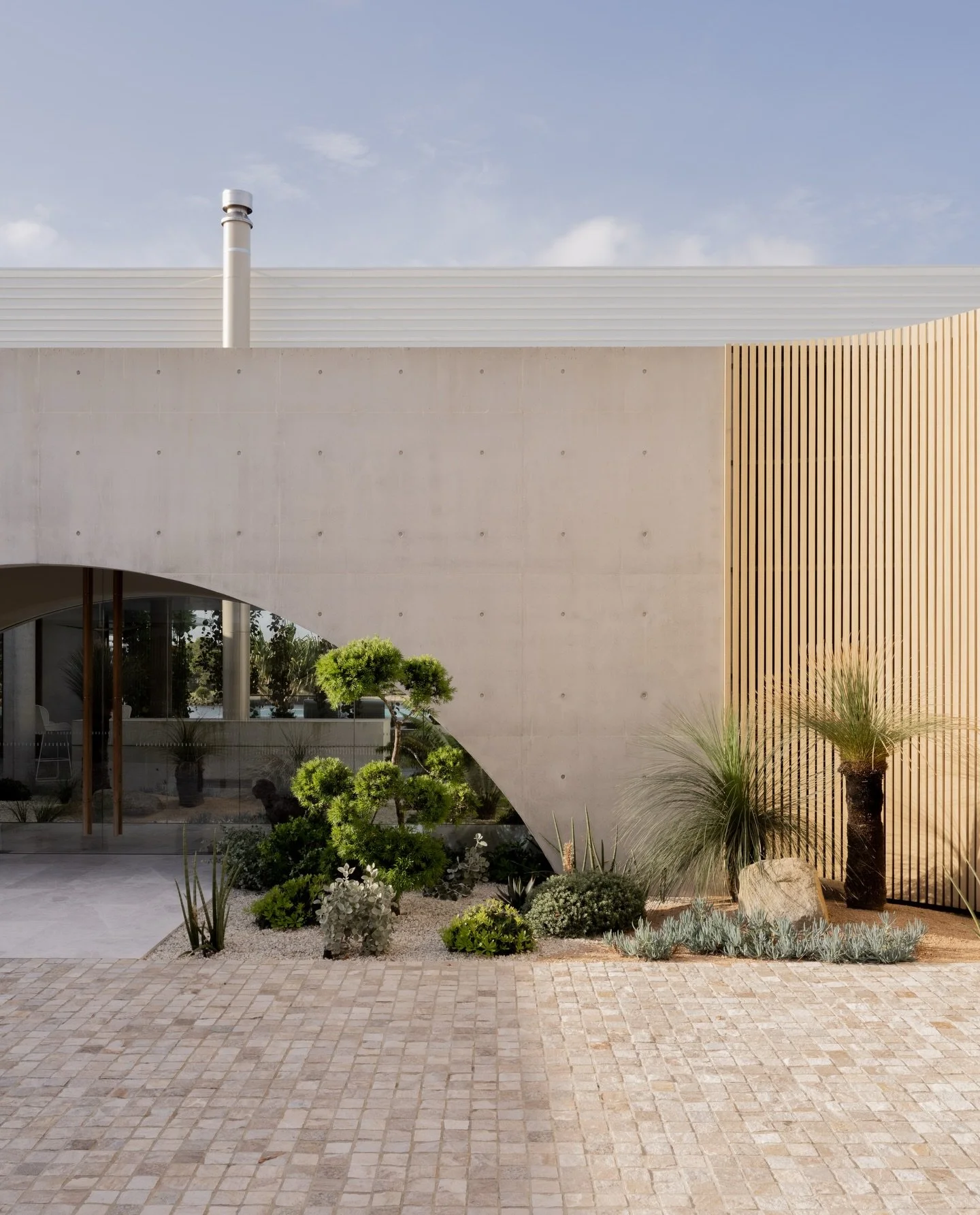 Our Gold &amp; Grey Quartz Cobbles on site at The Rising Sun Residence 

ST5S903/COB

Design: @reitsmaassociates 
Build: @grayconstructiongroup 
Photography: @z.mediaaa 
Tiling: @ncttileandstone