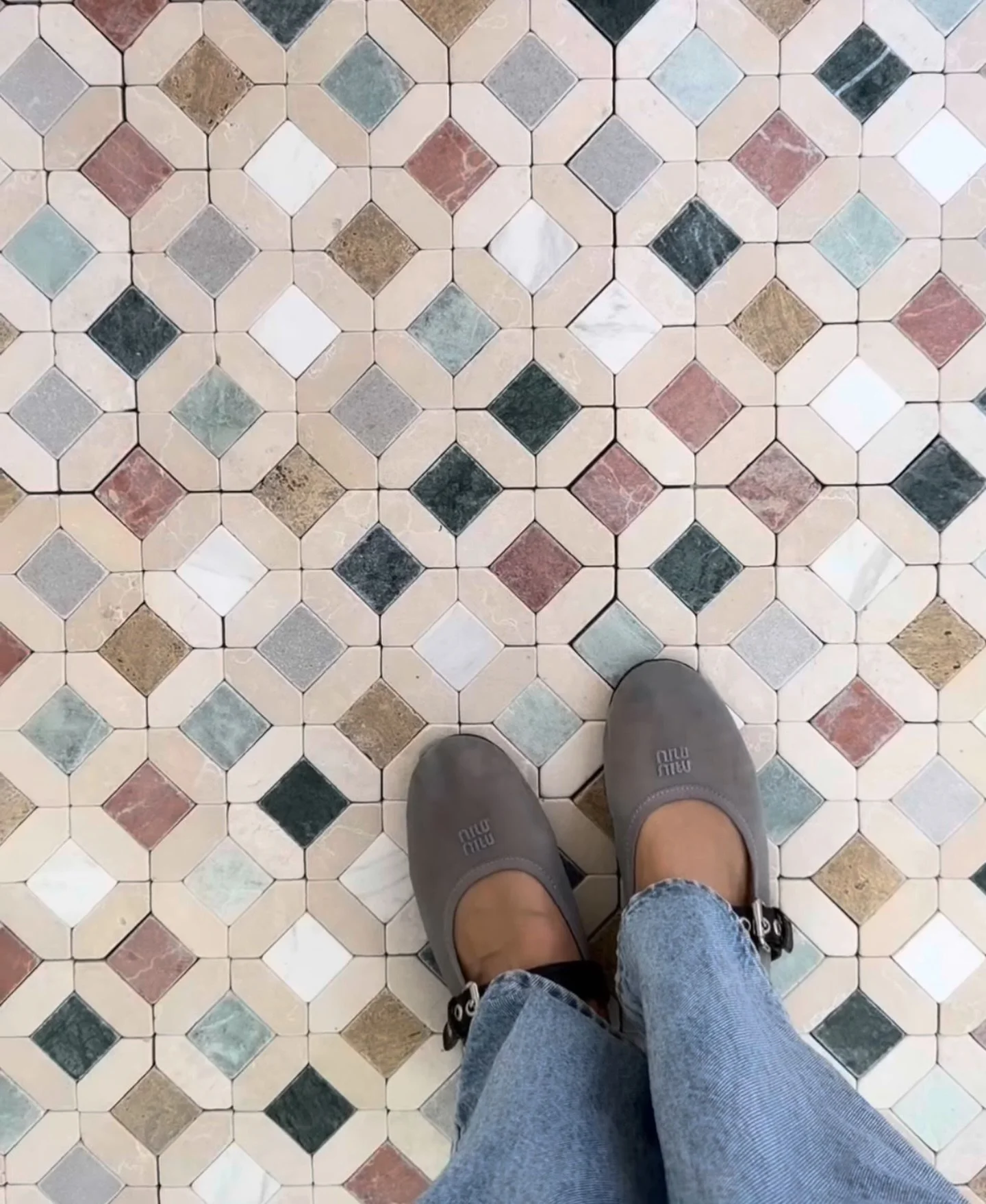 Tumbled Fiesta Limestone Mosaic 🤍

ST2V760/TMB