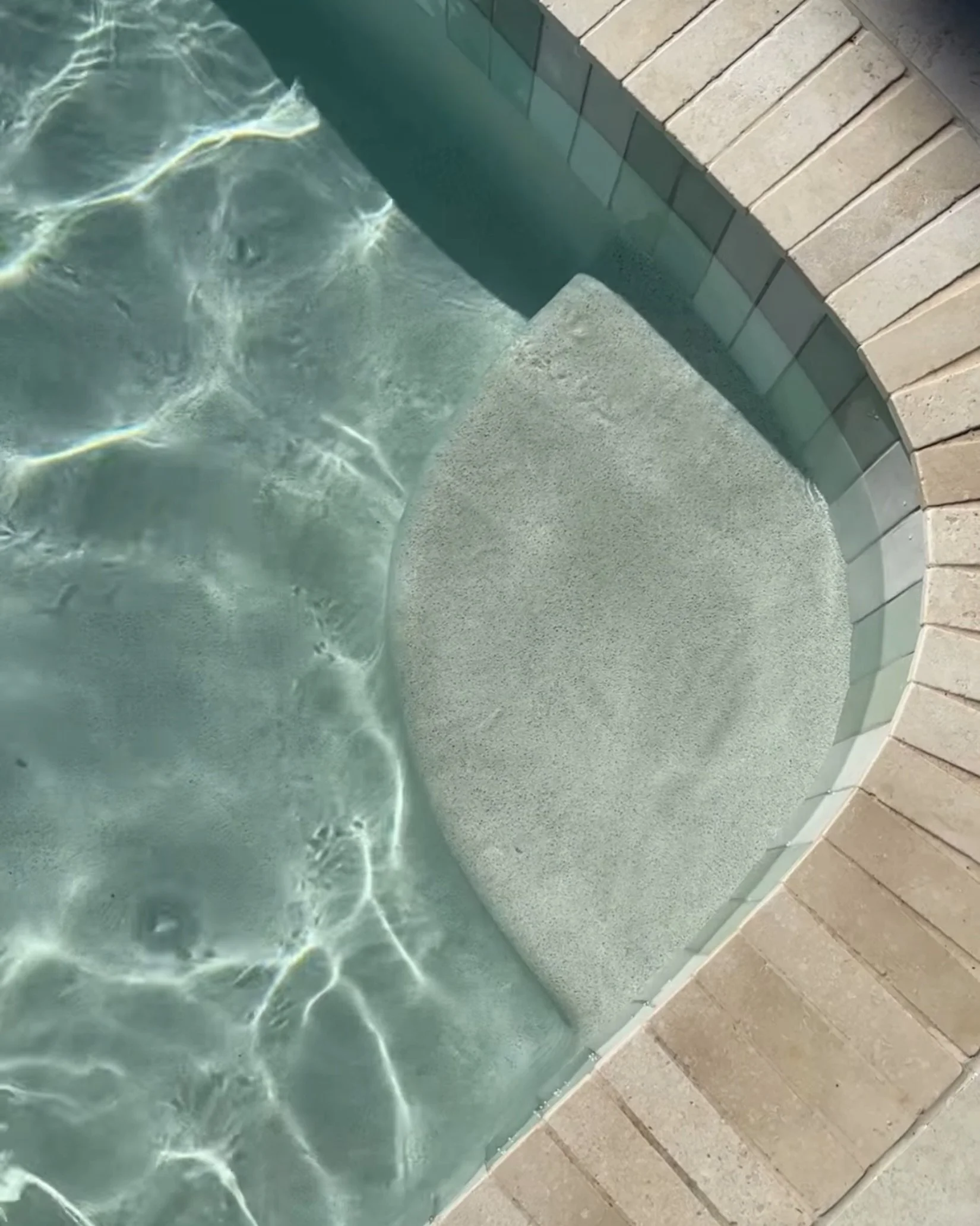 On site with @thenoosainsider 🤍 Our Cream Limestone 50x200mm battens creating the perfect pool coping

ST9M110