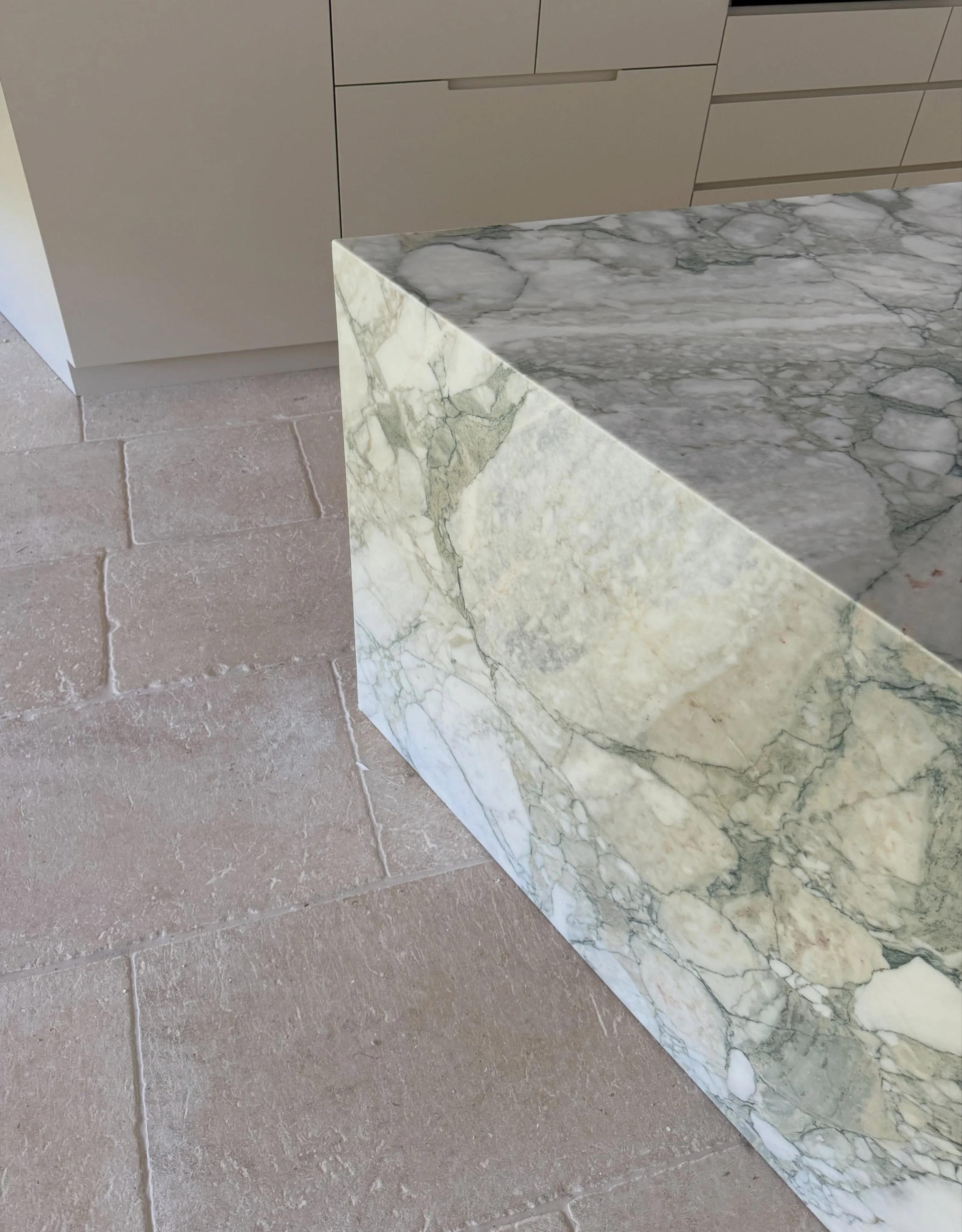 From slab selection to install, our Calacatta Verdi Marble 🤍
