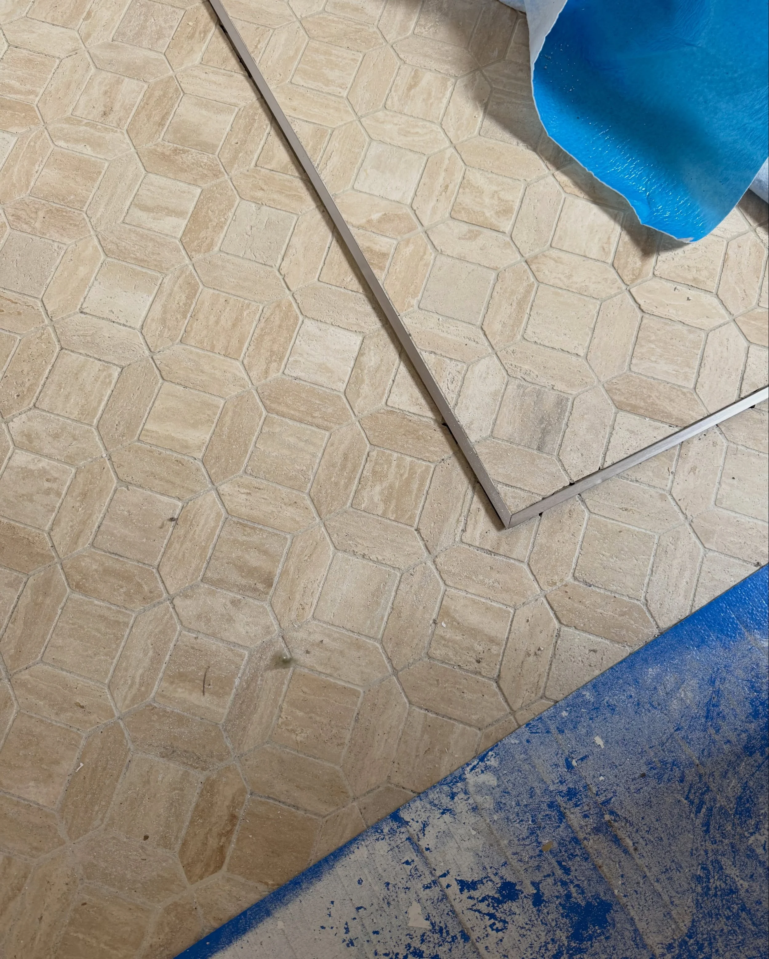 On site with our Fiesta Travertine mosaic 🤎

ST2V106/TUN