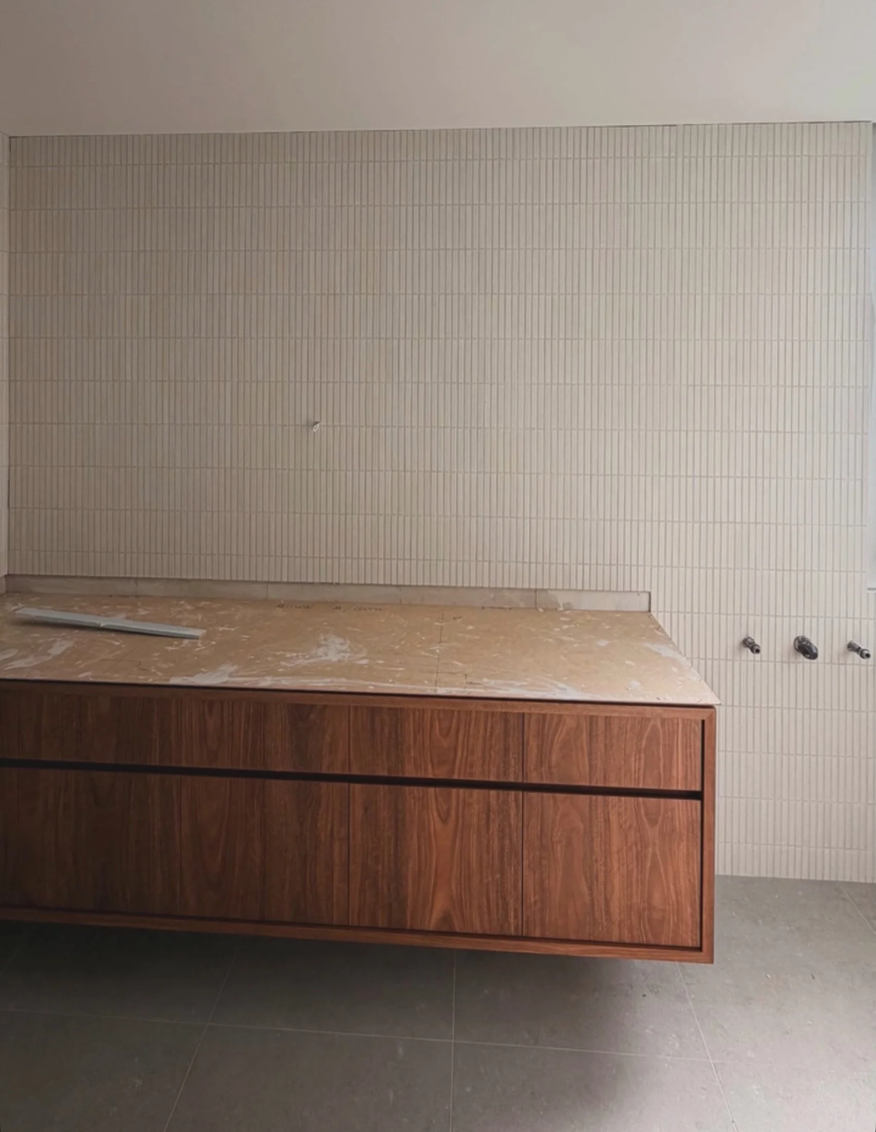 Floor and wall tiles on site with @jdconstructions_noosa 

Wall | CT1N101/ST Japanese Rustic Sticks Off White 
Floor | CT8E6036 Colli Limestone Cenere 600x600
