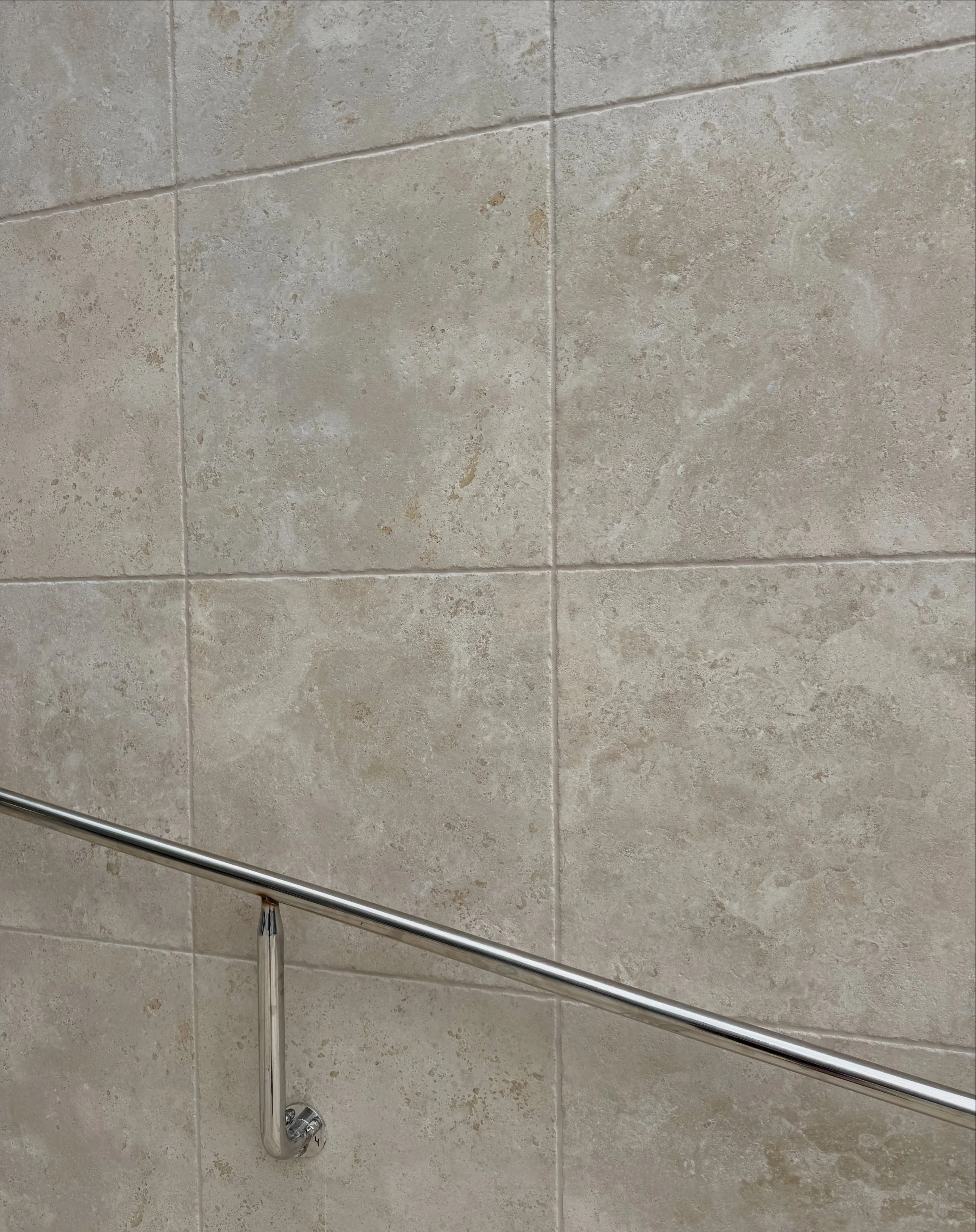 Tiling update at @onthebeachnoosa 🤎

Featured throughout is our 600x600 porcelain Travertine Look in Beige, finished with a beautiful tumbled edge for a soft, natural aesthetic

CT2Y1906