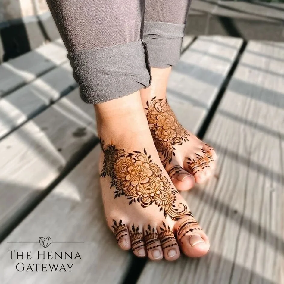 Floral feet belt🌼
. 
Relax as we adorn you to celebrate you, at any milestone or occasion and enjoy your art for days to follow with rich, beautiful stains.

Want to book your own henna appointment? Let's get in touch!
🌐 www.thehennagateway.com
💌 