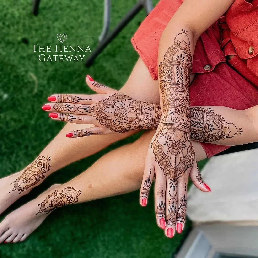 Jade🤍
A custom bridal for an English-Indian fusion wedding 👰🏼❤️ 
You made the most stunning bride @jade141194 and I can't wait to see your wedding gallery!

Specialised in Organic body art to celebrate your next event, milestone or simply to treat
