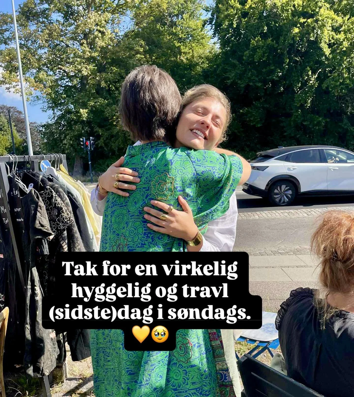 Tak for en virkelig hyggelig og travl afslutningsdag i søndags. 💛
Vi er så taknemmelige for alle jer, der kom forbi, for de smukke ønsker, tanker og minder, I delte med os. Det var en sand skat, at nogen (Signe) endda skrev og l