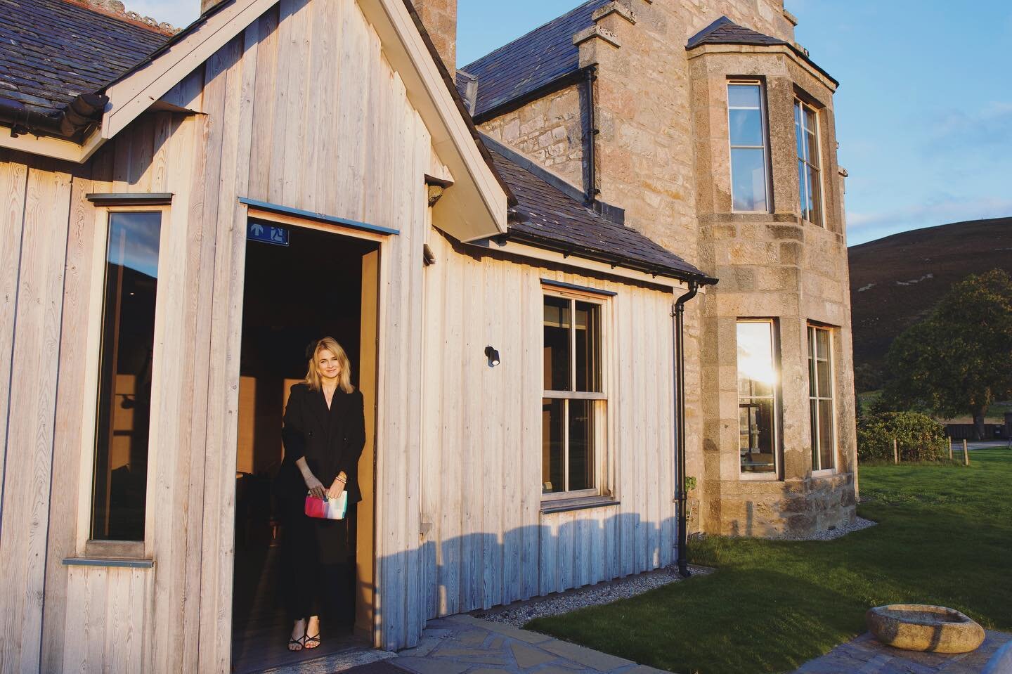 Another few from Scotland. This time of where some of us were staying during the summit. 

1. Pretending I&rsquo;m the lady of the house.. A girl can dream!
2. Morning run views (wow!) my hands were actually chilly too, first time in a while and that