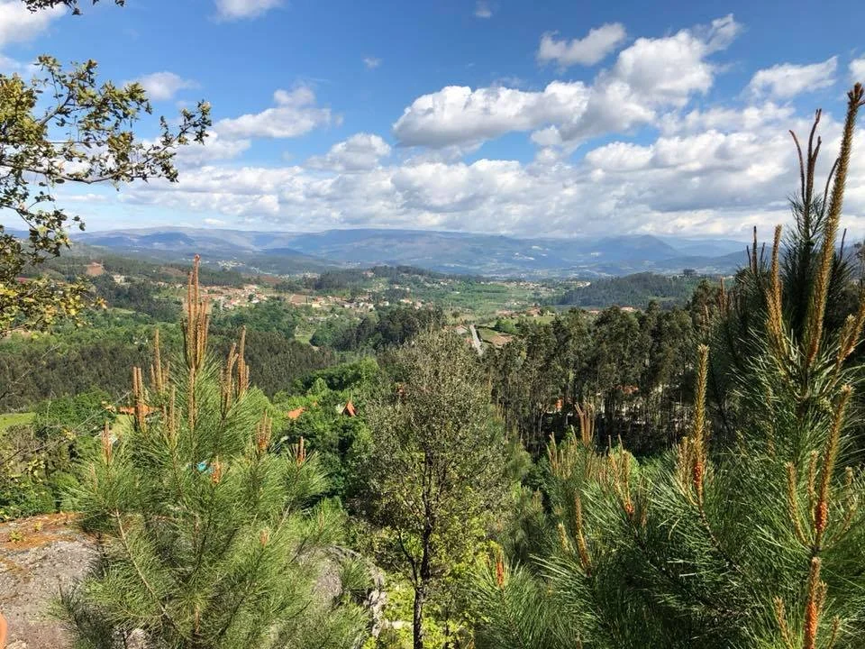 Panoramic views of the mountains and nature surrounding D'Álijo Retreat Center, Portugal