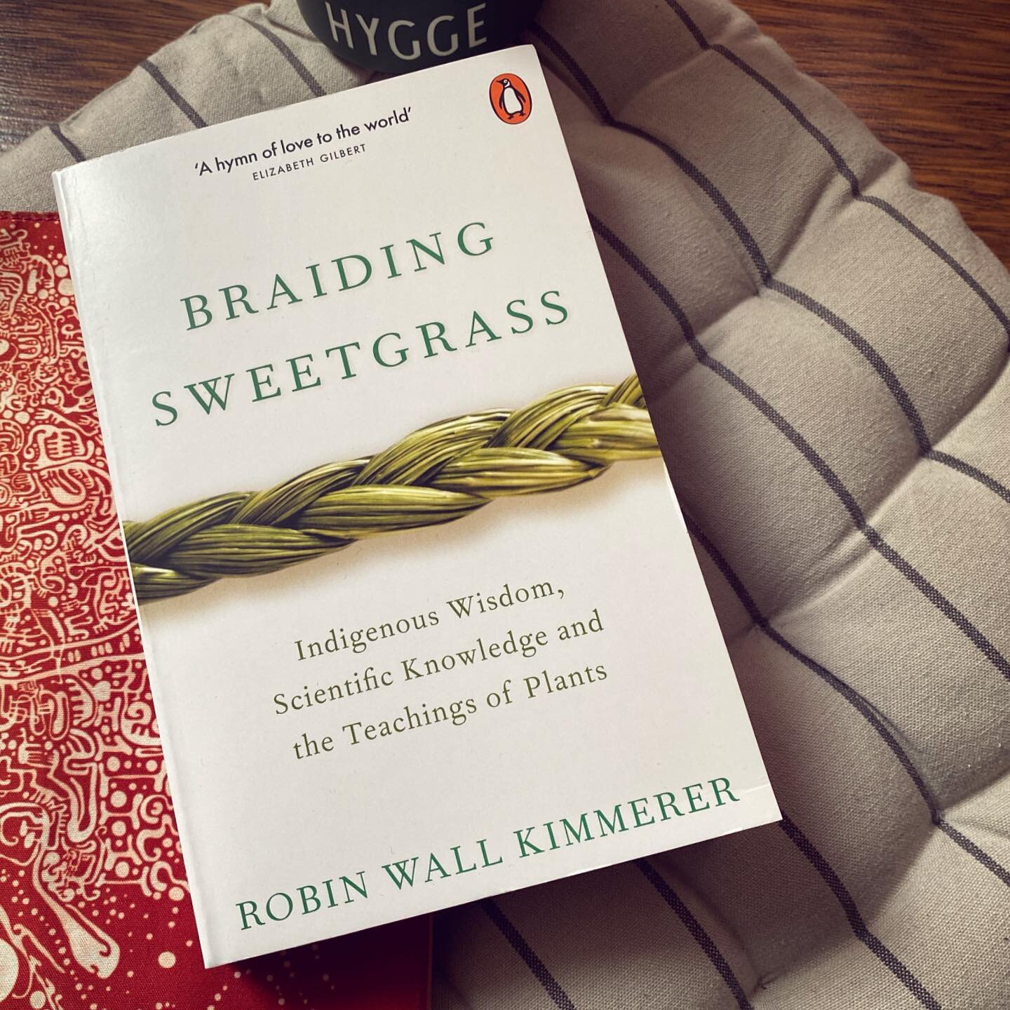 #onebookamonth I finally found my book for May, and it&rsquo;s a recent classic! @braiding_sweetgrass has written a book that combines indigenous knowledge with scientific insights. A timely read at a time in which we lose biodiversity at unprecedent