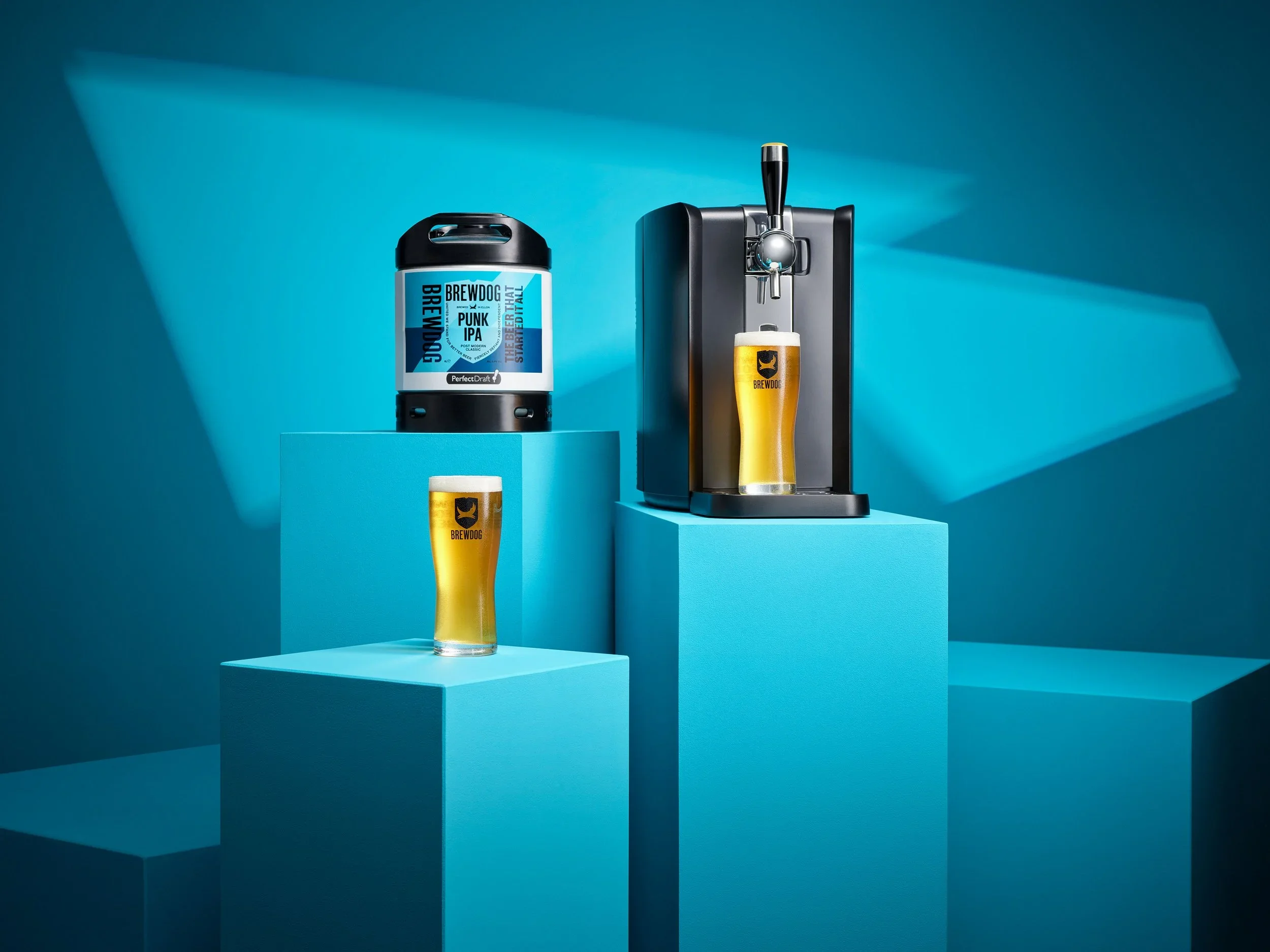 PerfectDraft beer dispenser advertising image with product retouching by Radwolf