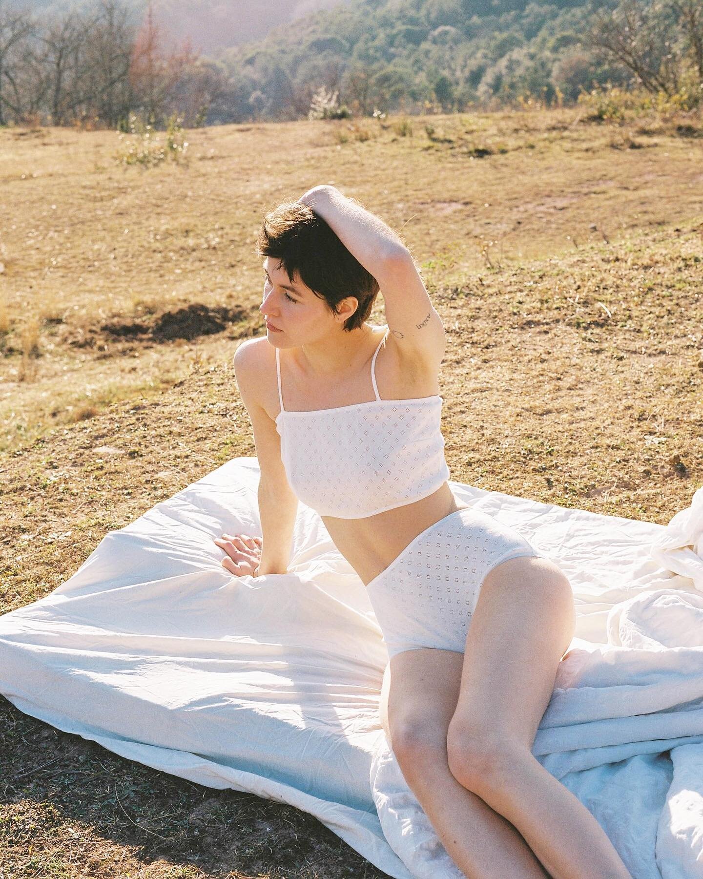 A good day to go lounge outside in your cute knickers. ☀️ We love this pointelle cotton set from @anielaparys and available in a range of sizes.
