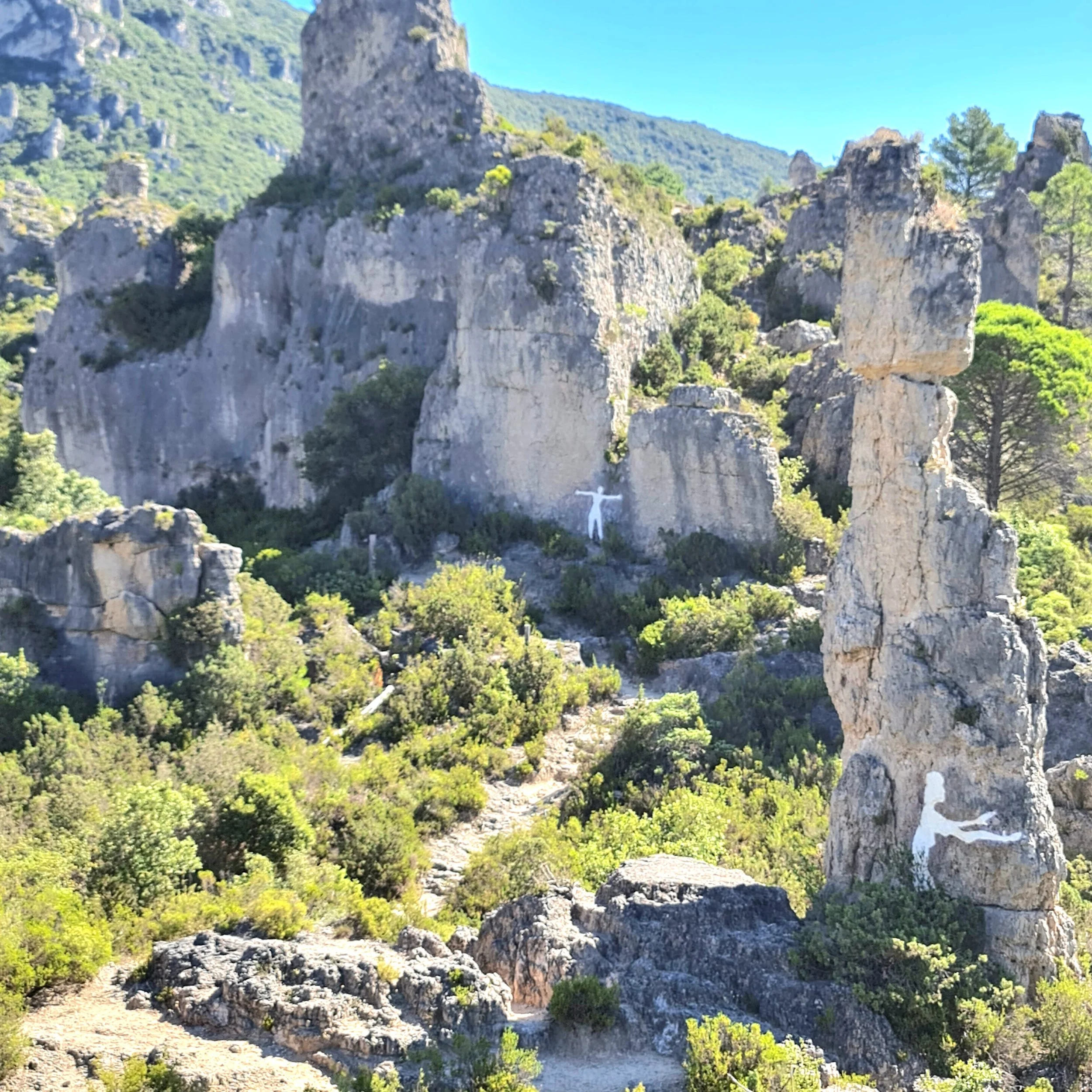 6 dans le cirque 3 + 2 pièces.jpg