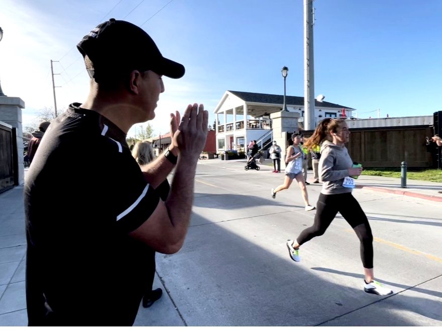 Running Fit Lab coach cheering on an online running coaching client at a race