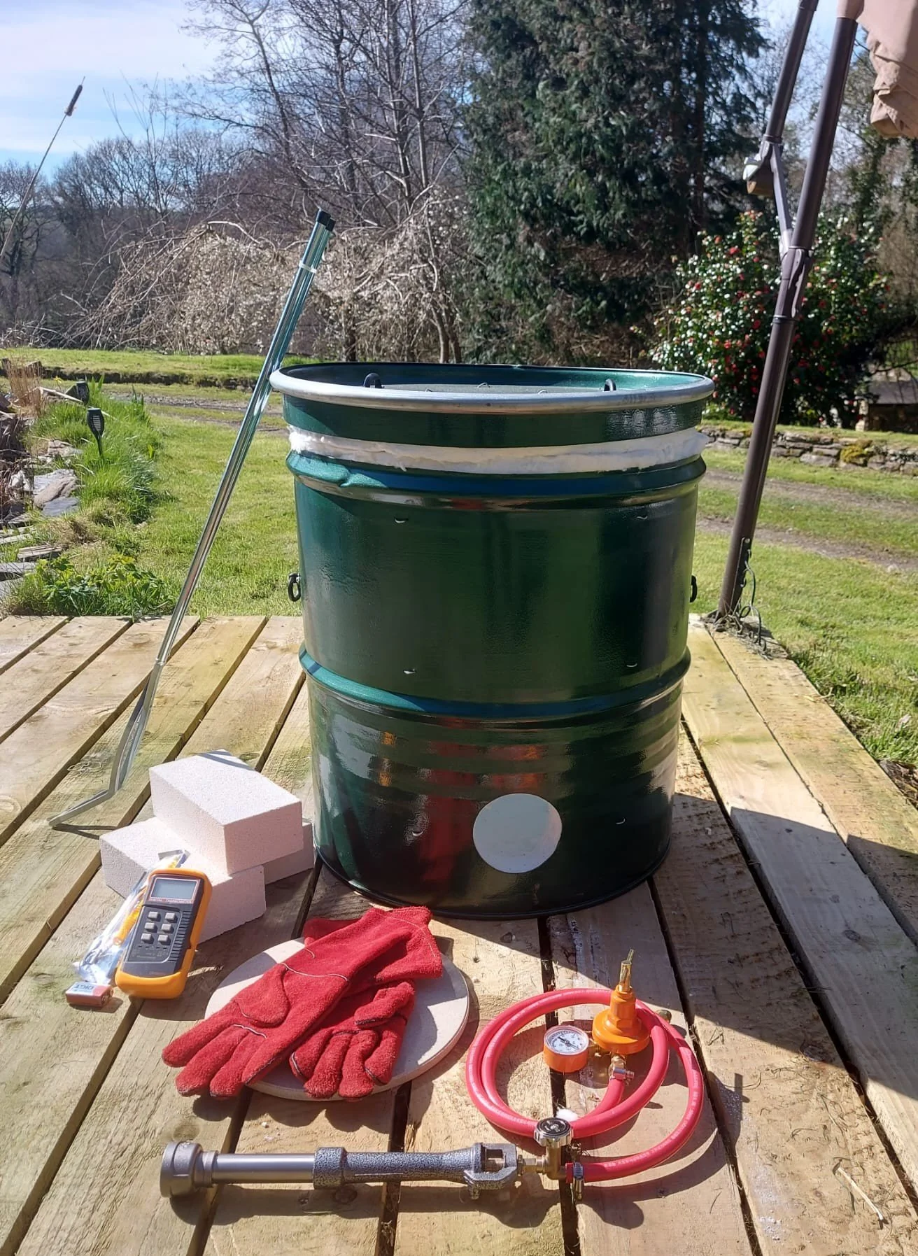 Raku kiln with all equipment.jpg