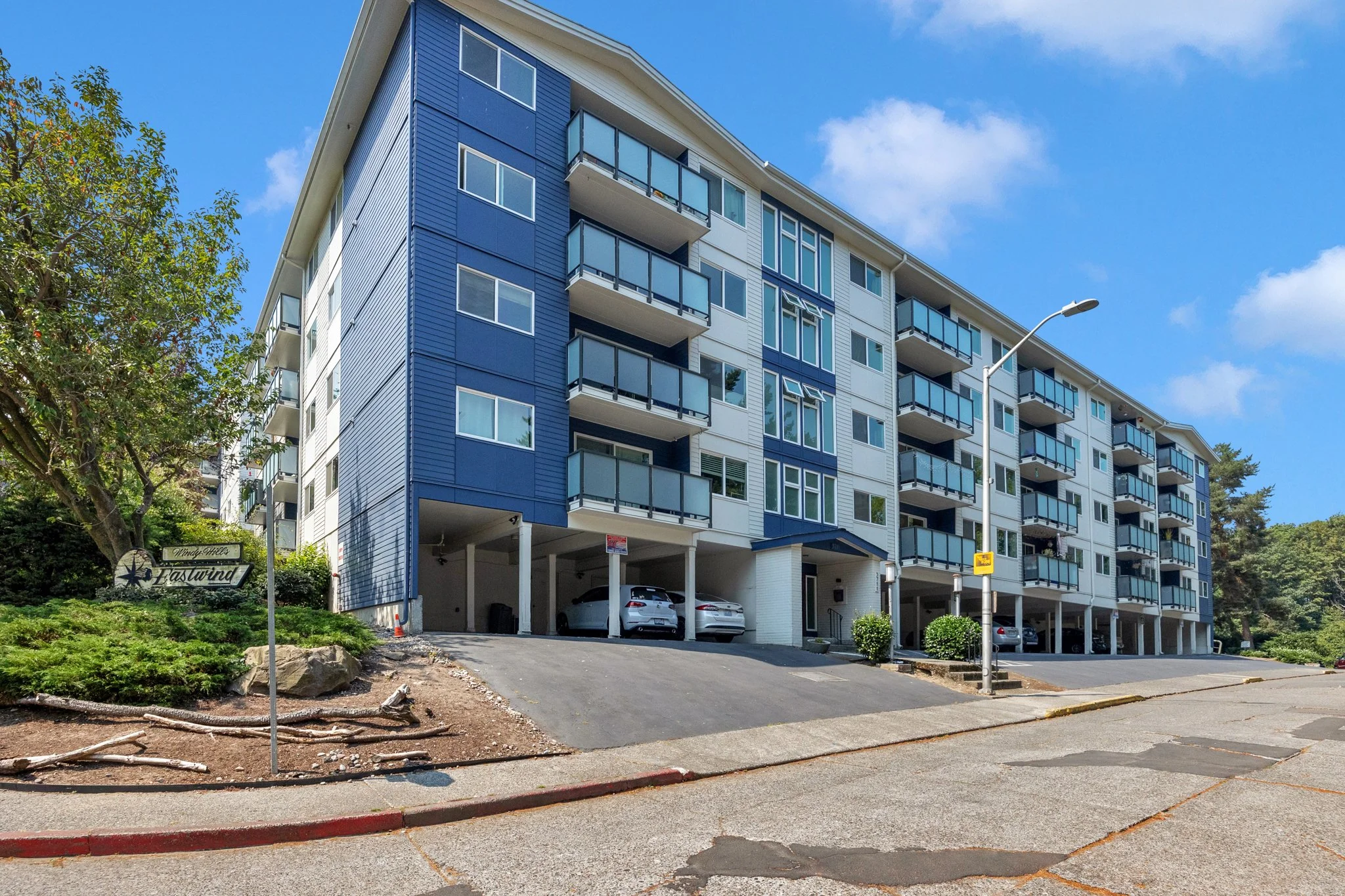 3711 26th Place W #105 Seattle, WA 98199 (19).JPG
