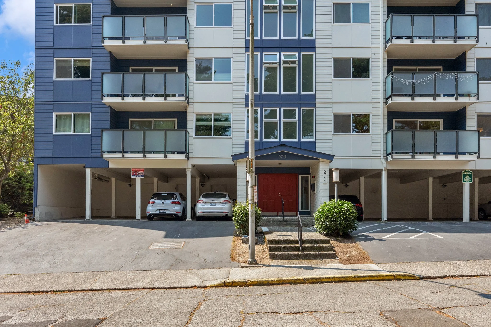 3711 26th Place W #105 Seattle, WA 98199 (18).JPG