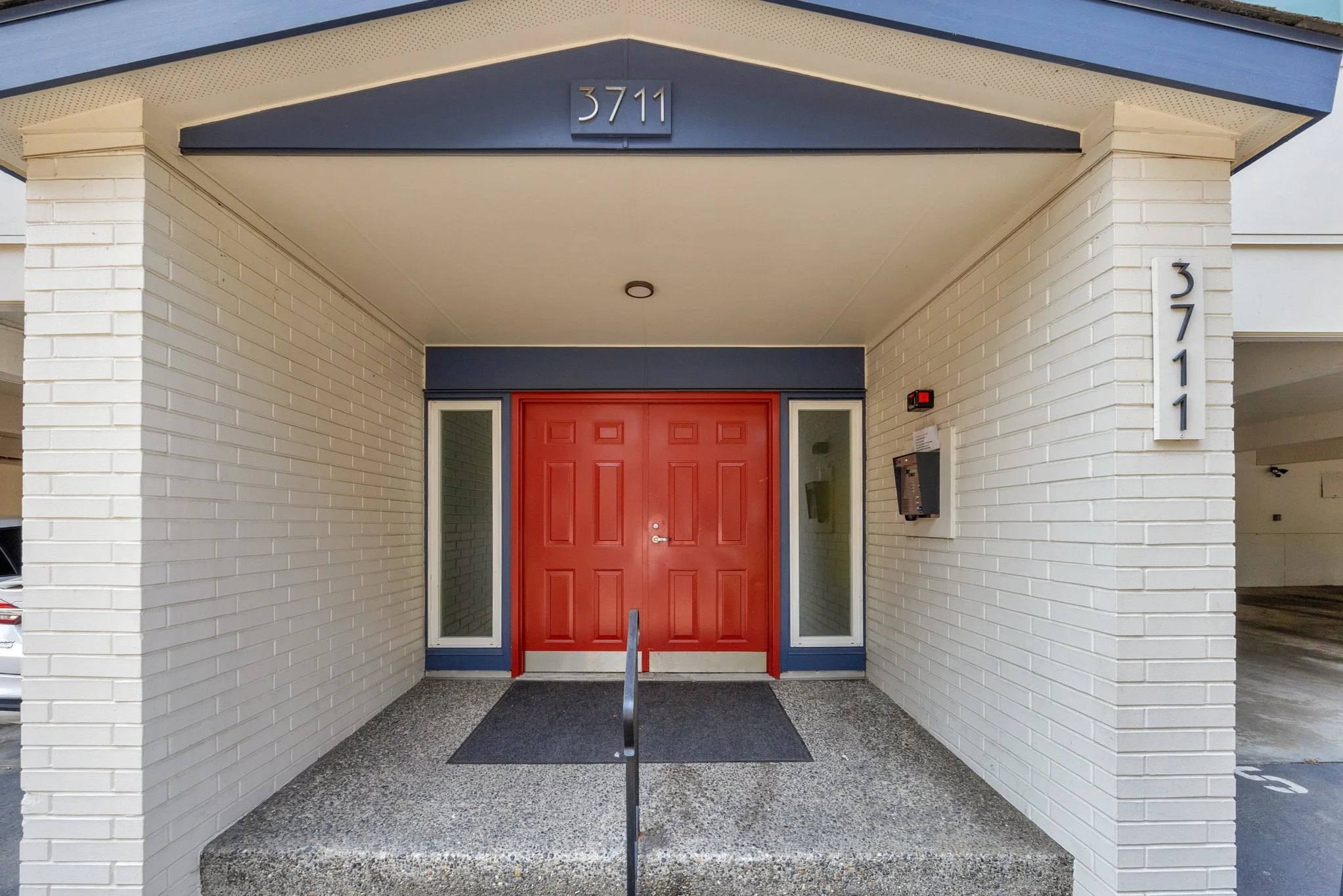 3711 26th Place W #105 Seattle, WA 98199 (17).JPG