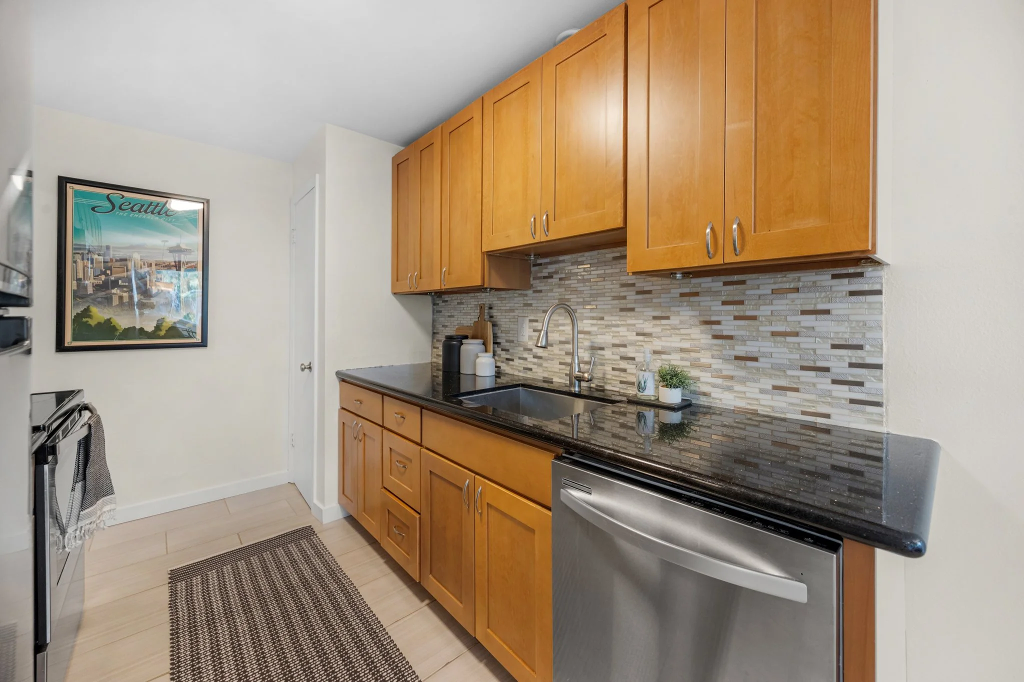 3711 26th Place W #105 Seattle, WA 98199 (8).JPG