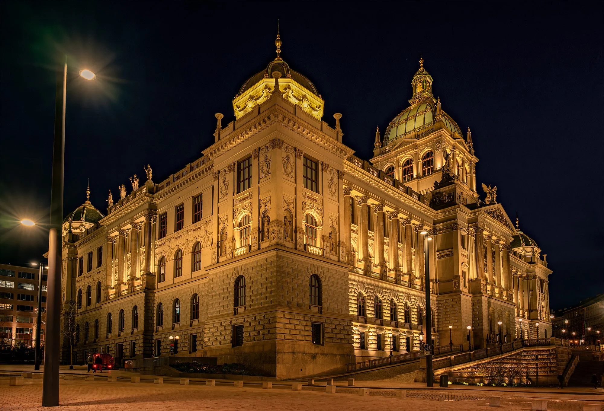 Tschechien_Prag_Museum_blaueStunde_03_2024_BOLLMANN-BF_web.jpg