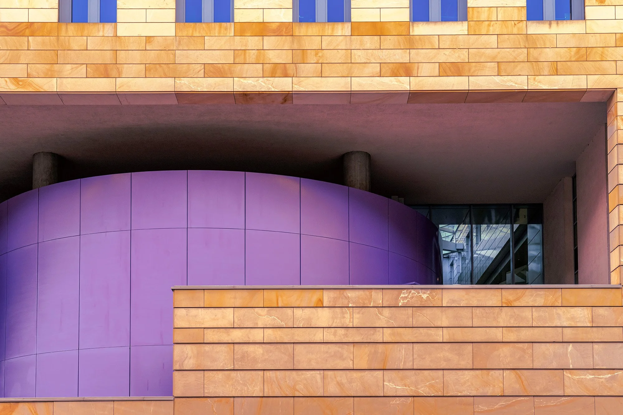 Berlin_BritischeBotschaft_Rondelviolett_BOLLMANN-BF_web.jpg