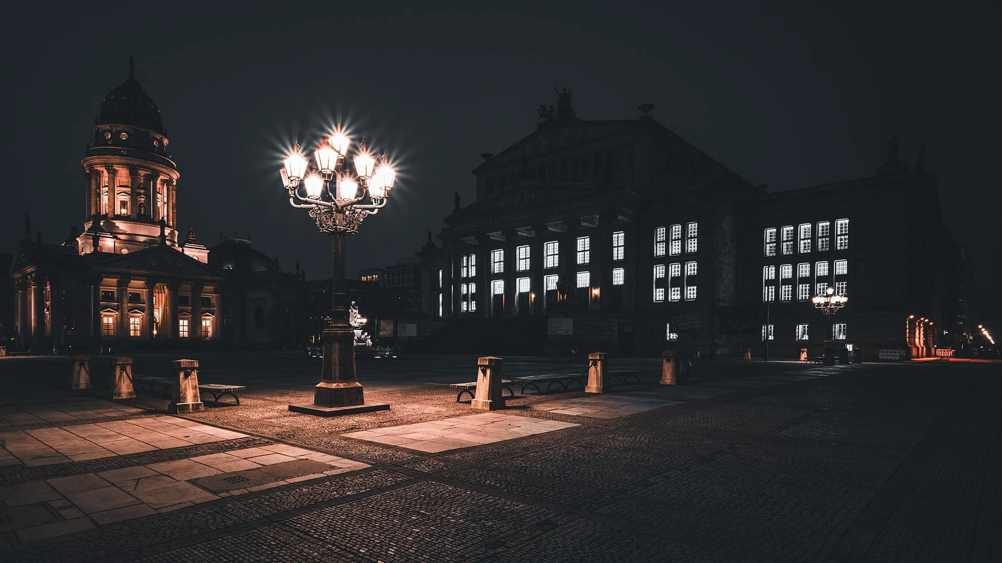 Berlin_Gendarmenmarkt_moodyFilmlook_BOLLMANN-BF_web.jpg