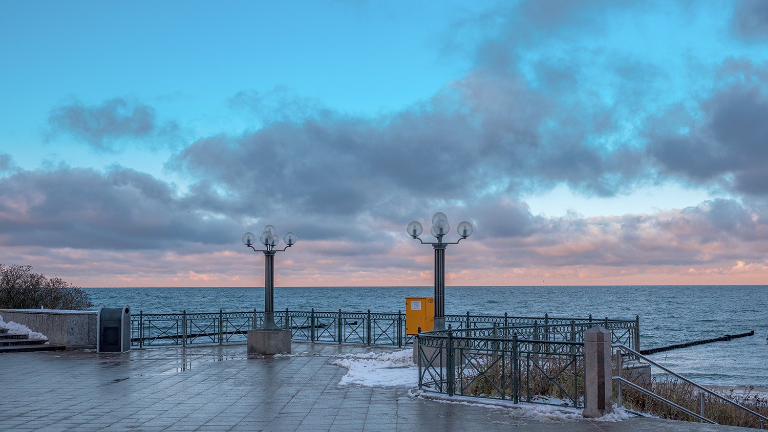 Strandpromenade vor der Seebrücke • Kühlungsborn