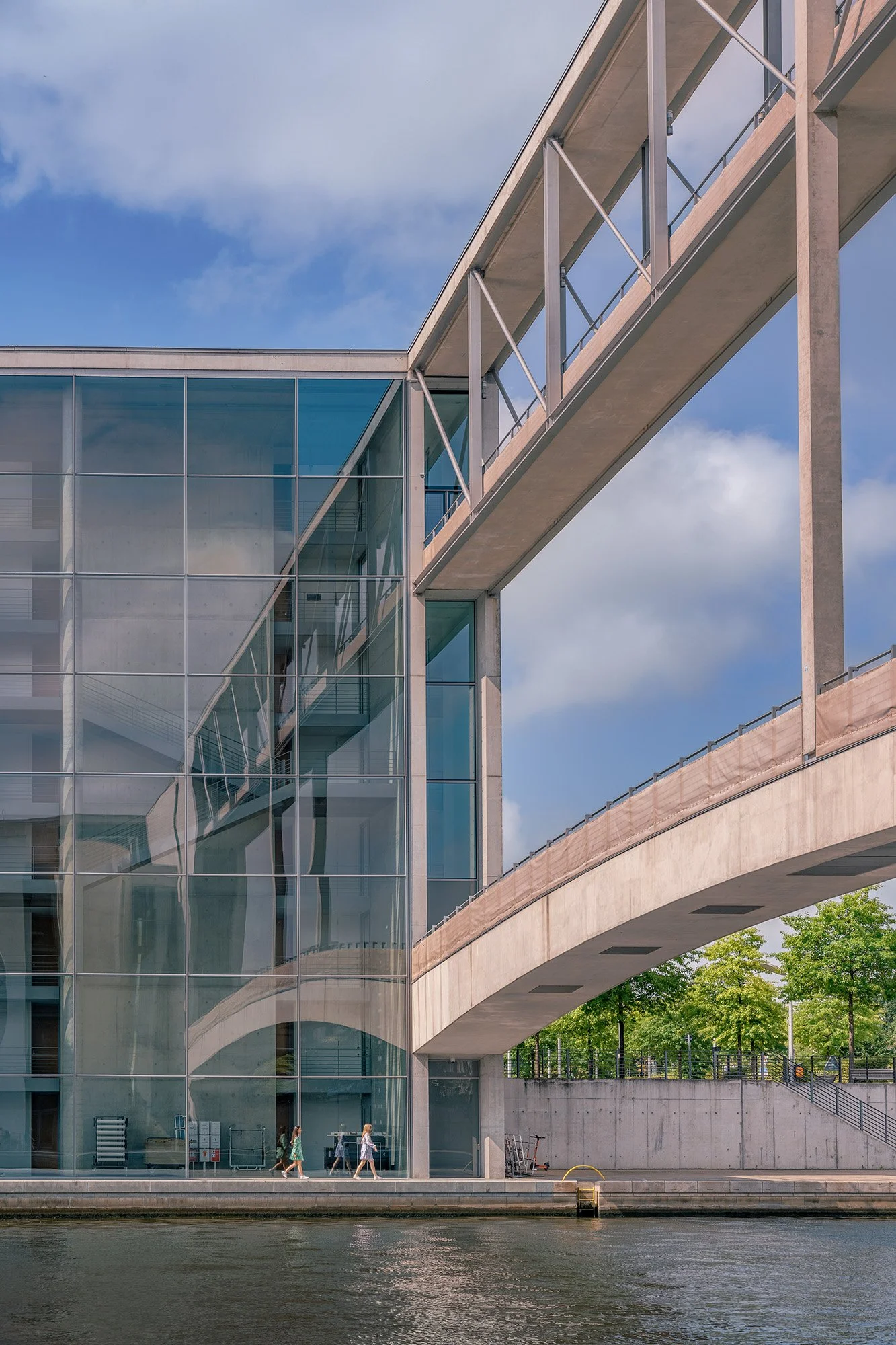 Berlin_Brücke_Spiegelung_08_2022_BOLLMANN-BF_web.jpg