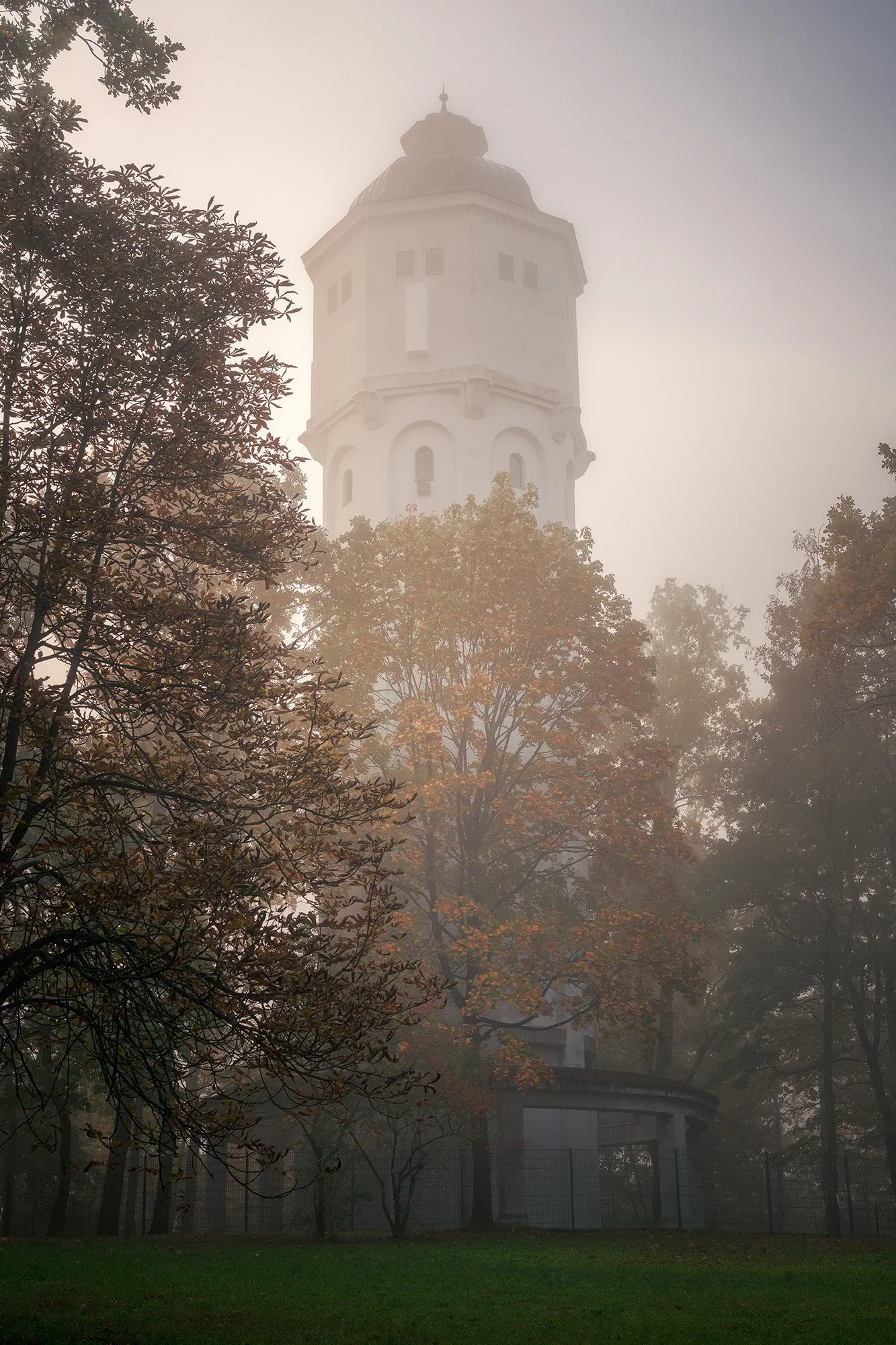 Brandenburg_HohenNeuendorf_Wassertum_Nebel_BOLLMANN-BF_web.jpg