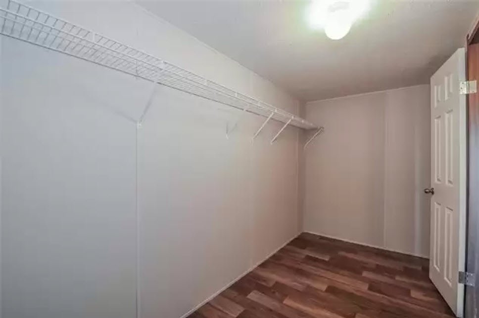 walk-in-closet-1.jpg