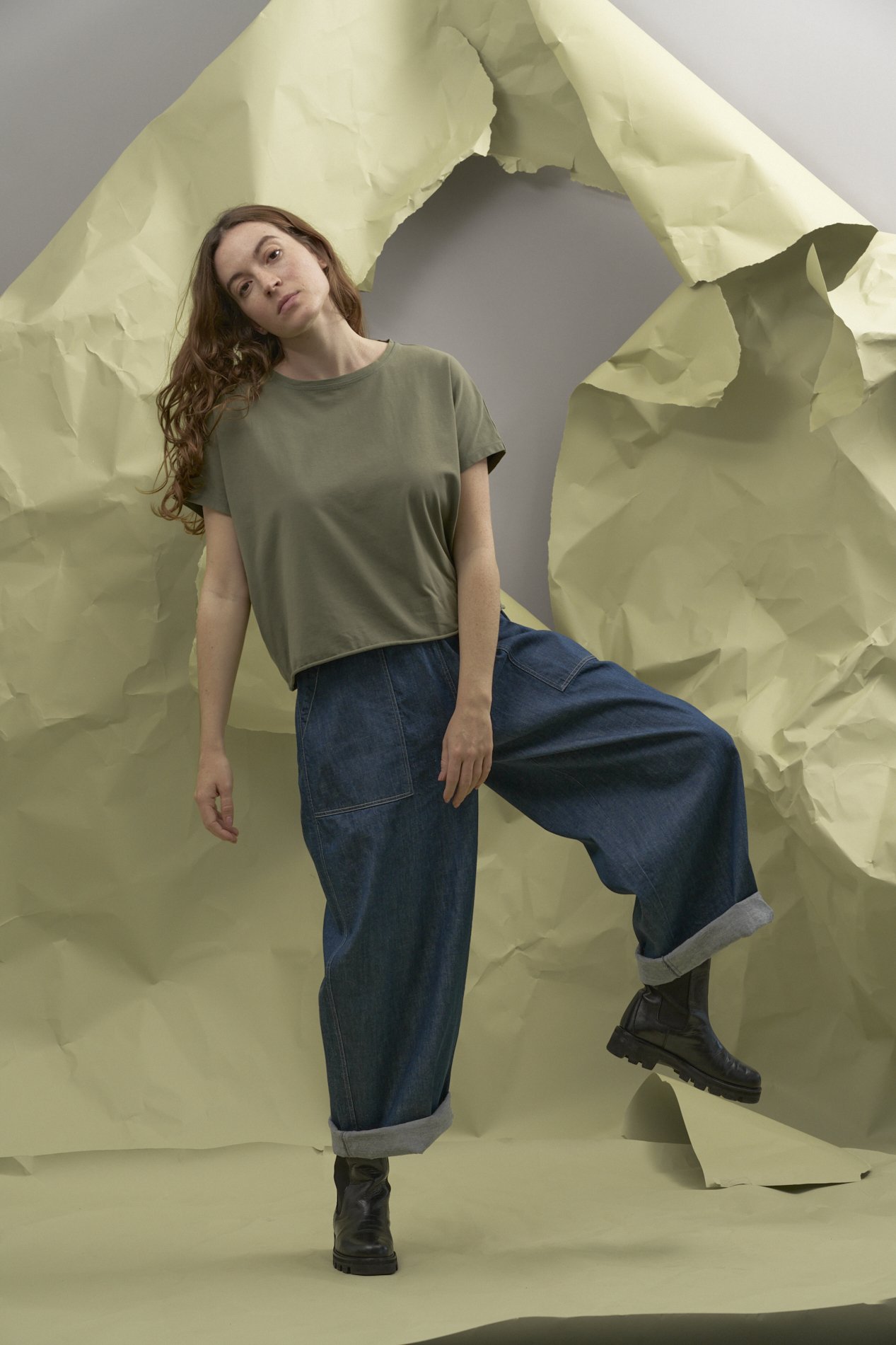 bequeme barrel jeans mit Elastikbund und grossen Taschen von UNIKKO Biel - swiss made slow fashion - nachhaltige mode
