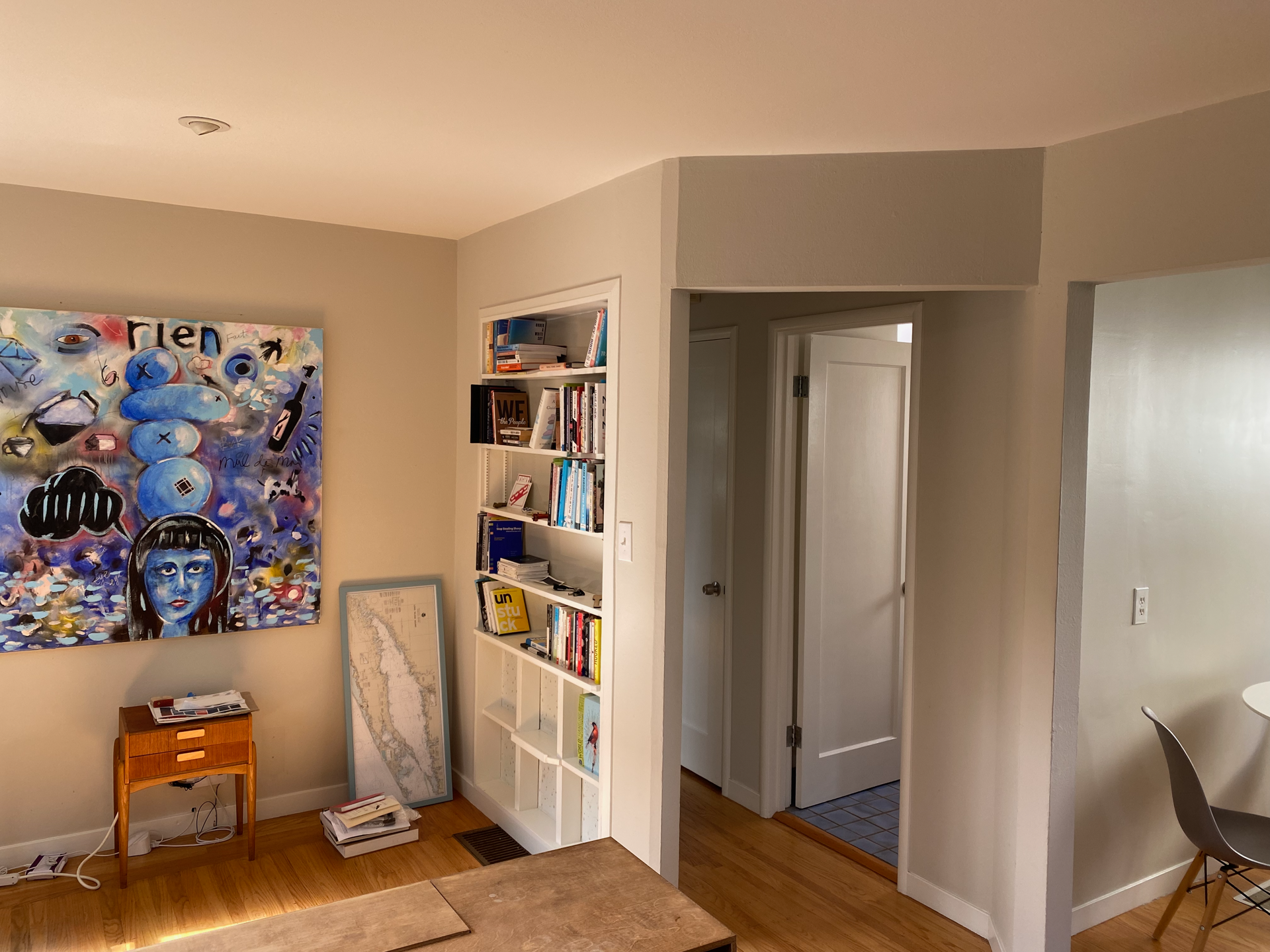 Built in bookshelves. 