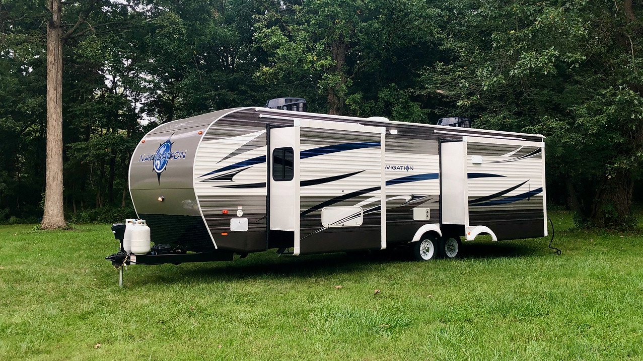 2022 Navigation 322 RLTS Front Left Slideout