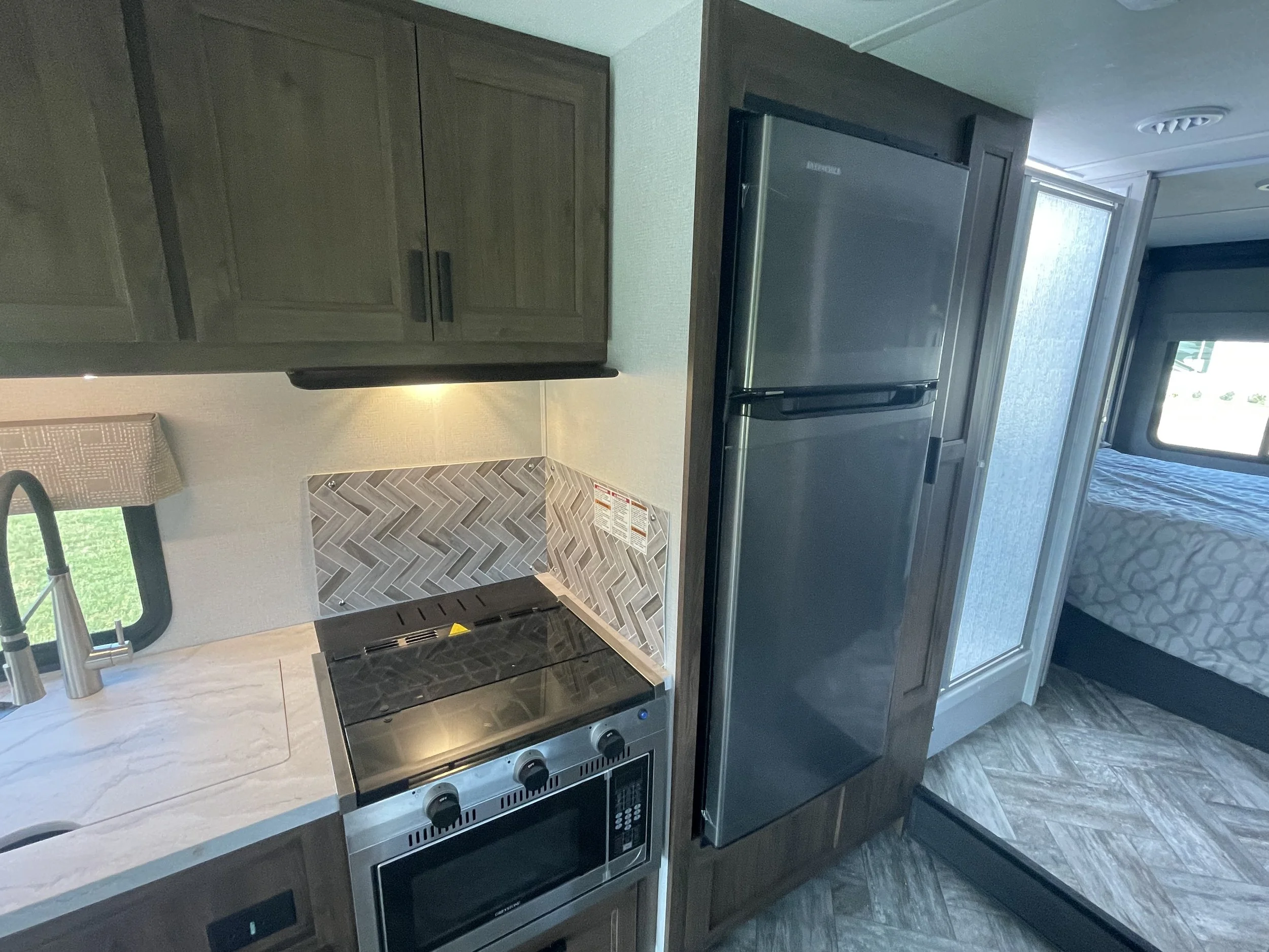 2022 Forest River Sunseeker 3010DS Appliances