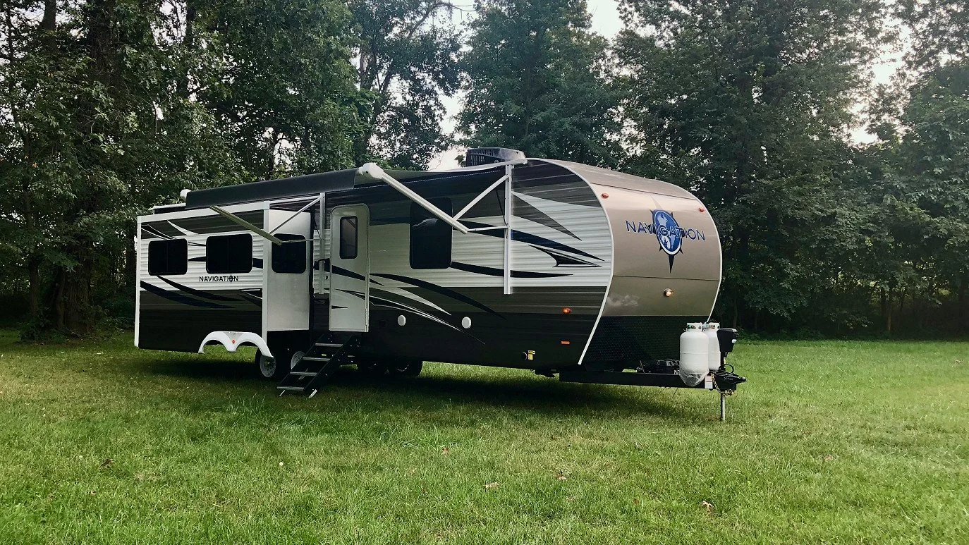 2022 Navigation 322 RLTS Front Right Awning