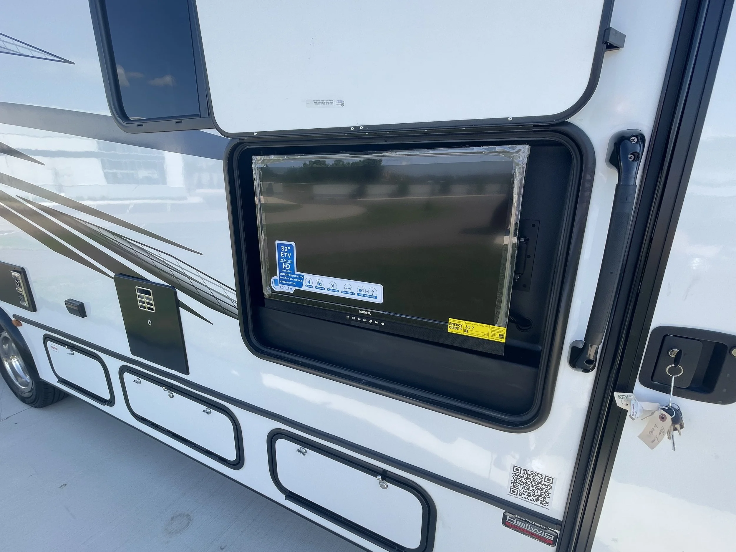 2022 Forest River Sunseeker 3010DS Outdoor Entertainment