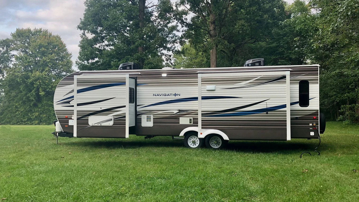 2022 Navigation 322 RLTS Left Slideout