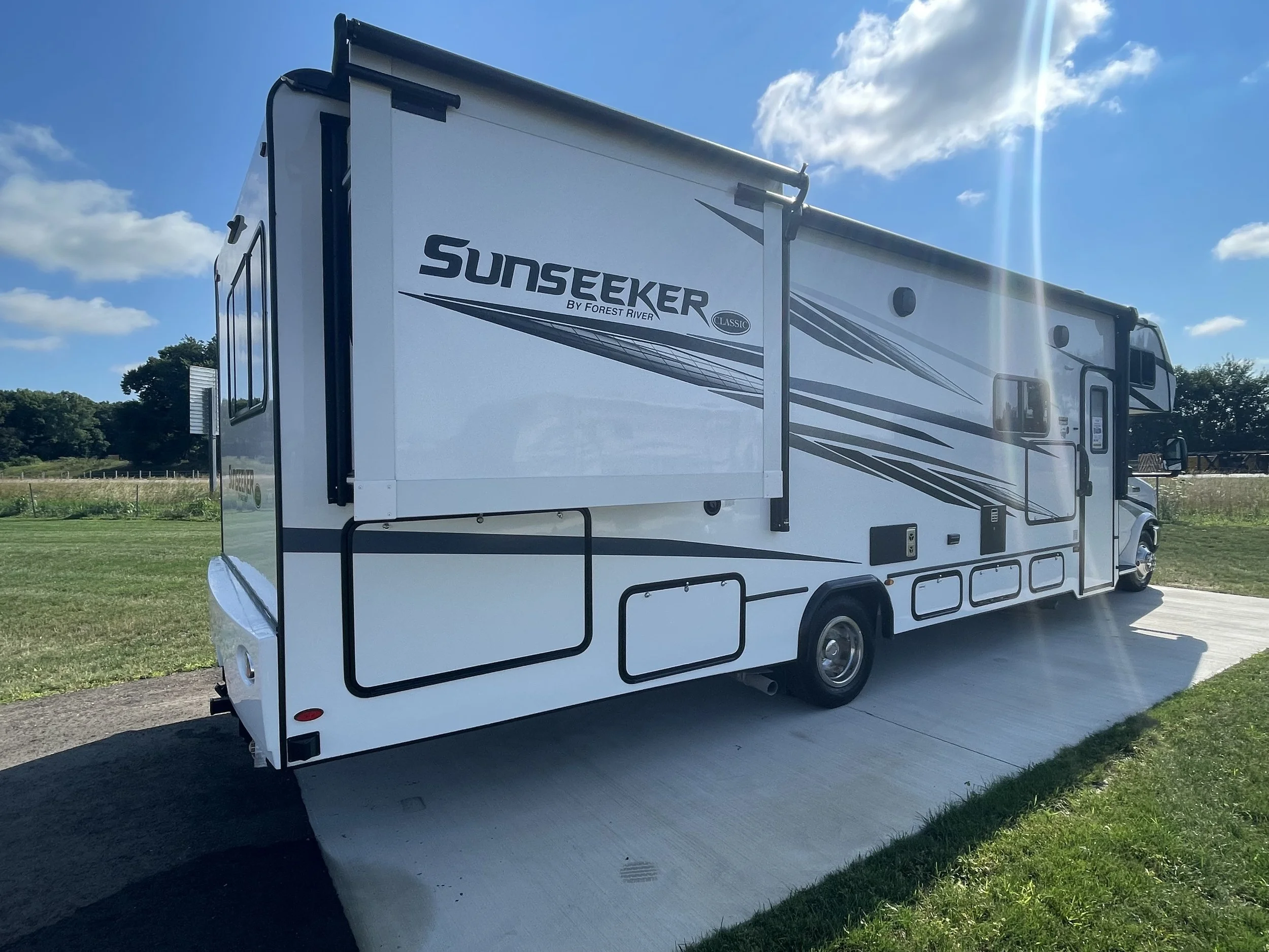 2022 Forest River Sunseeker 3010DS Right Rear