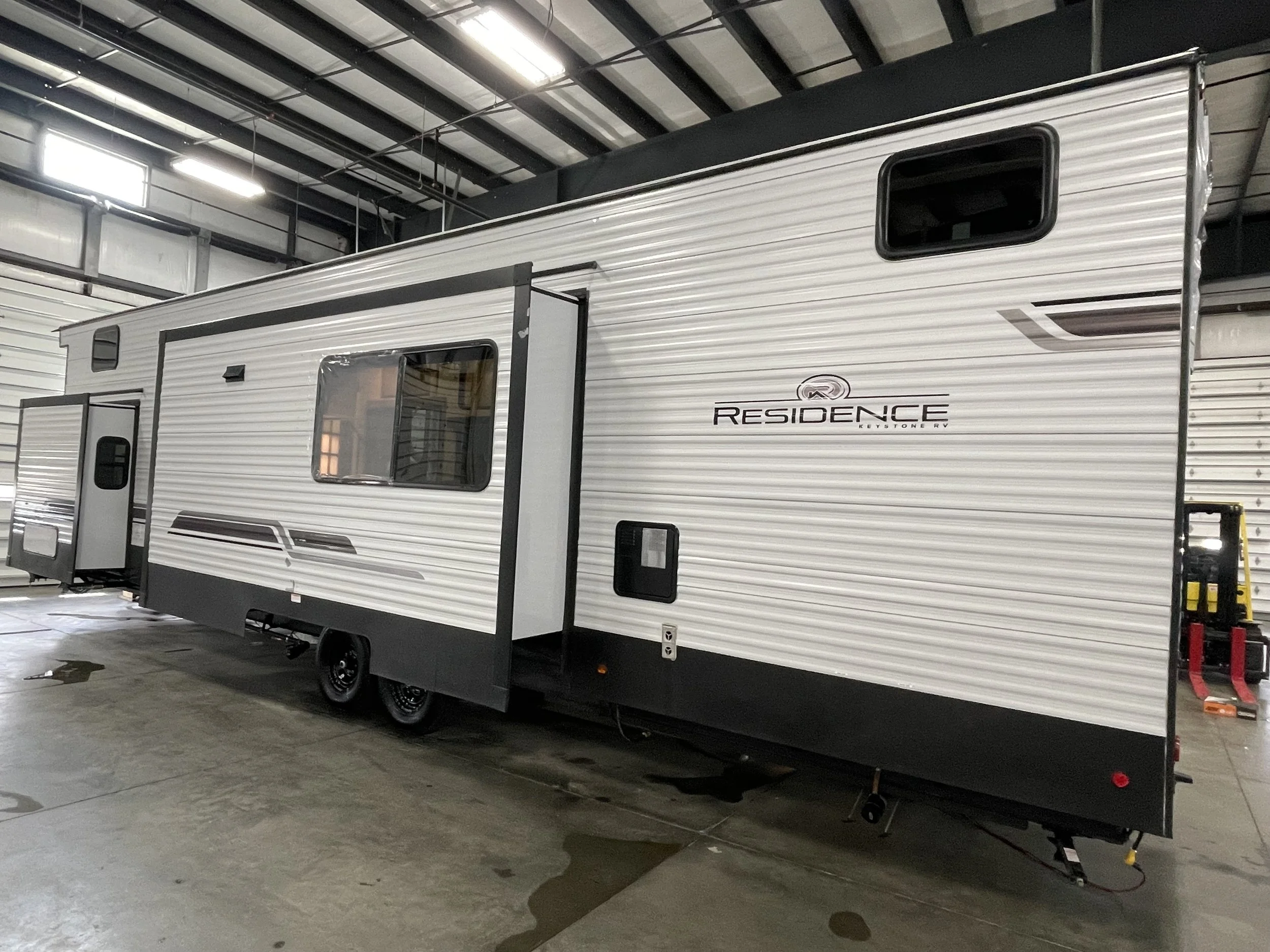 2024 Keystone Residence 40CLDL Destination Trailer For Sale