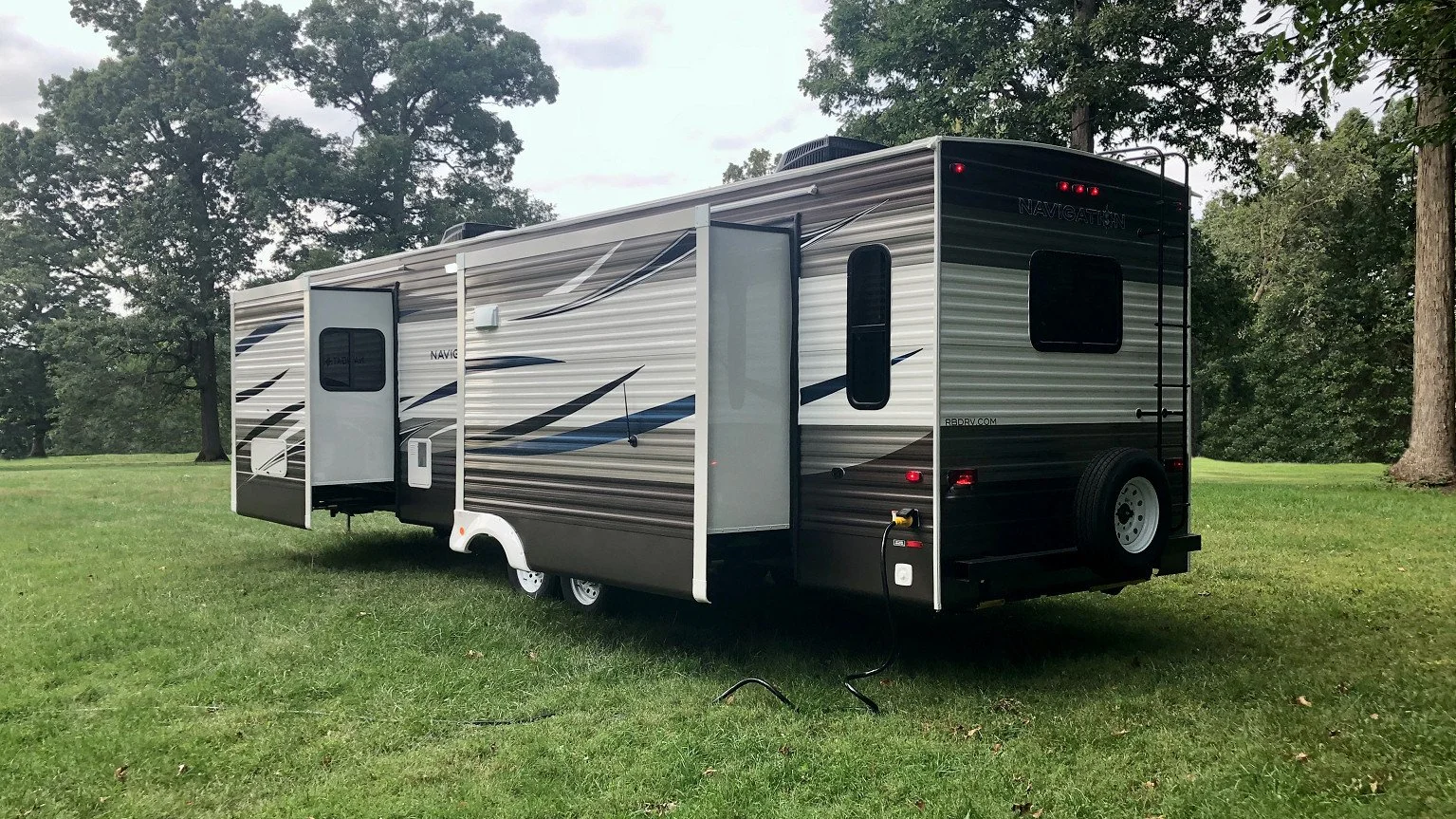 2022 Navigation 322 RLTS Left Rear Slideout