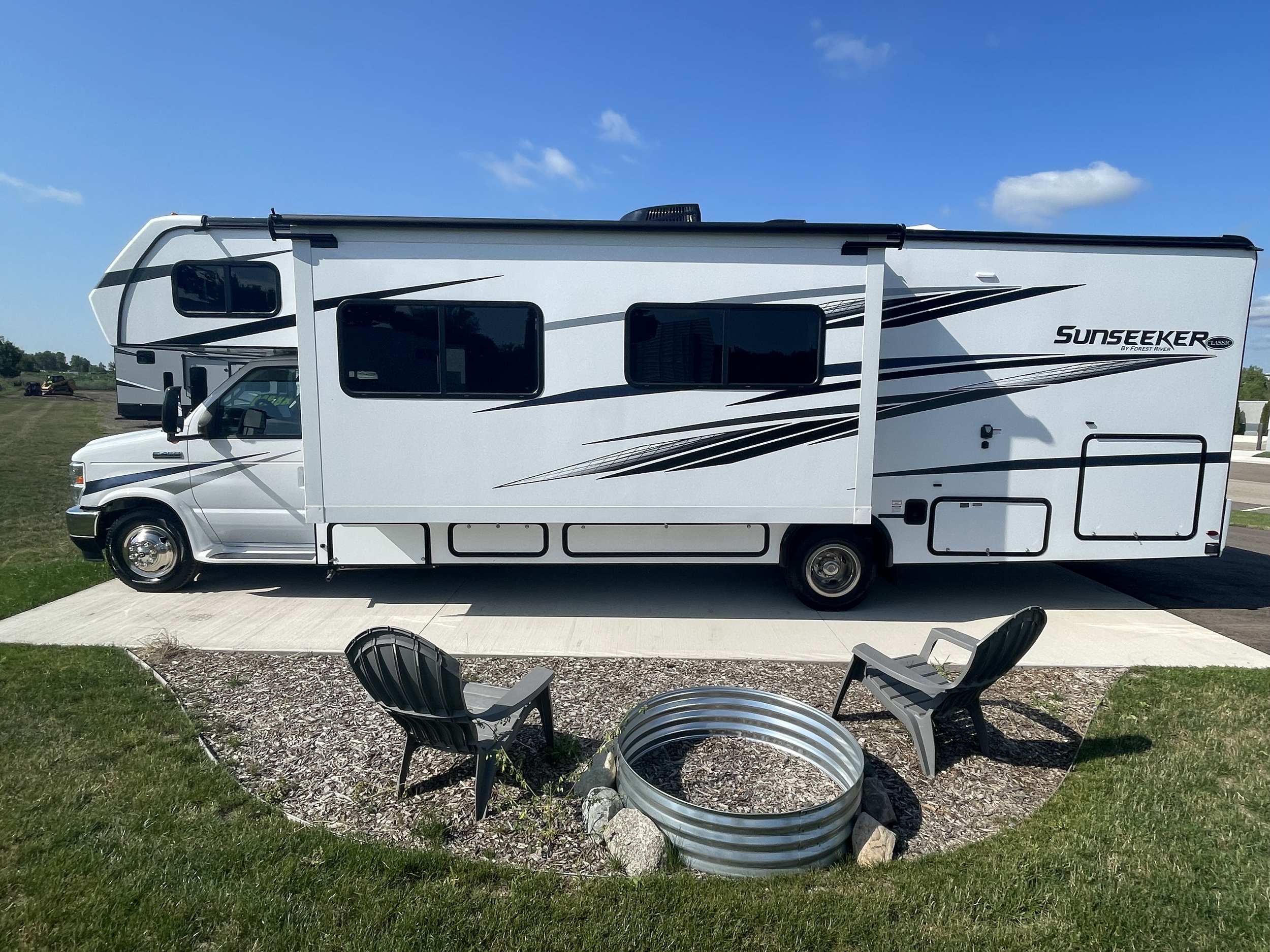 2022 Forest River Sunseeker 3010DS Left