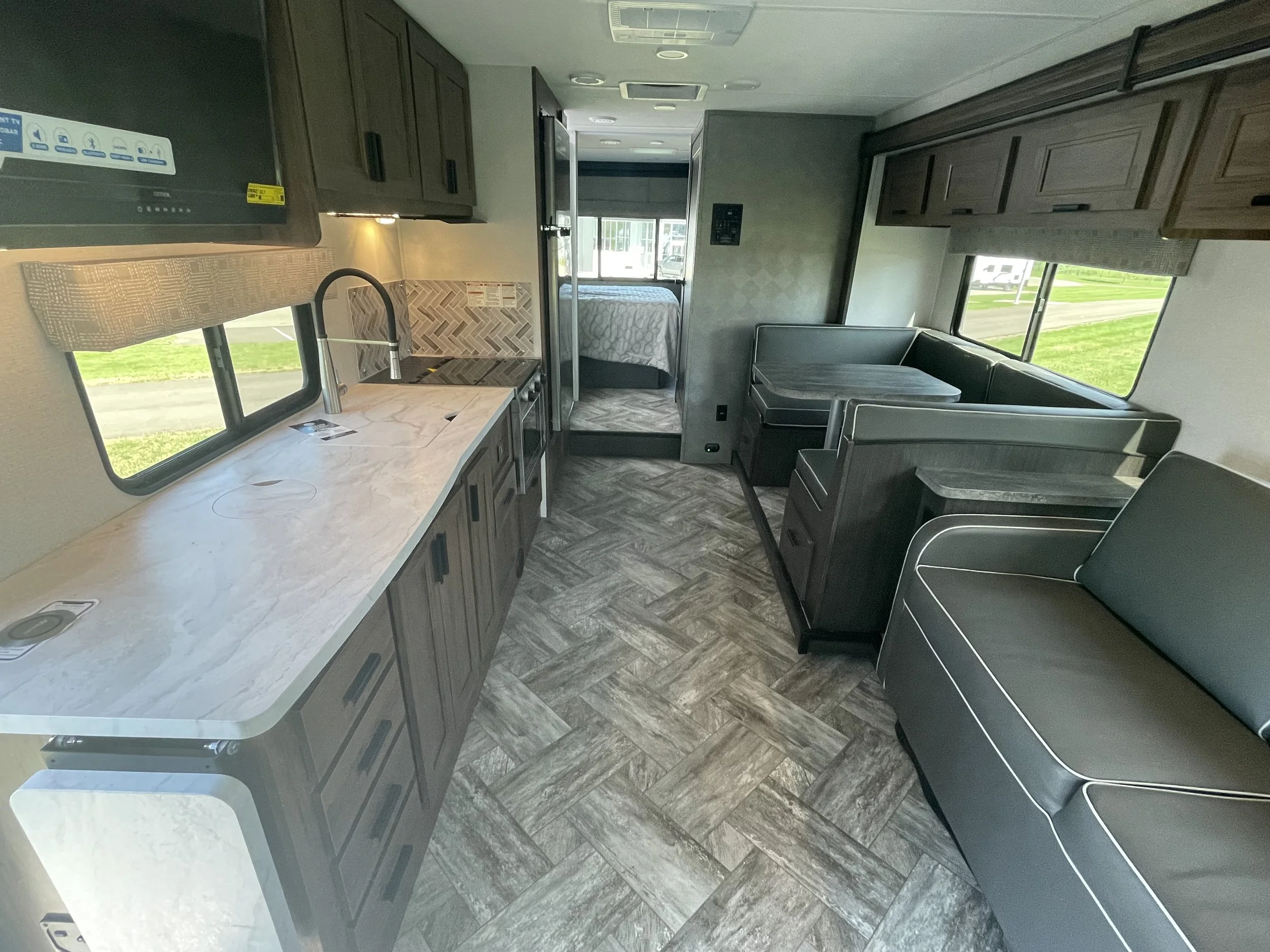 2022 Forest River Sunseeker 3010DS Living