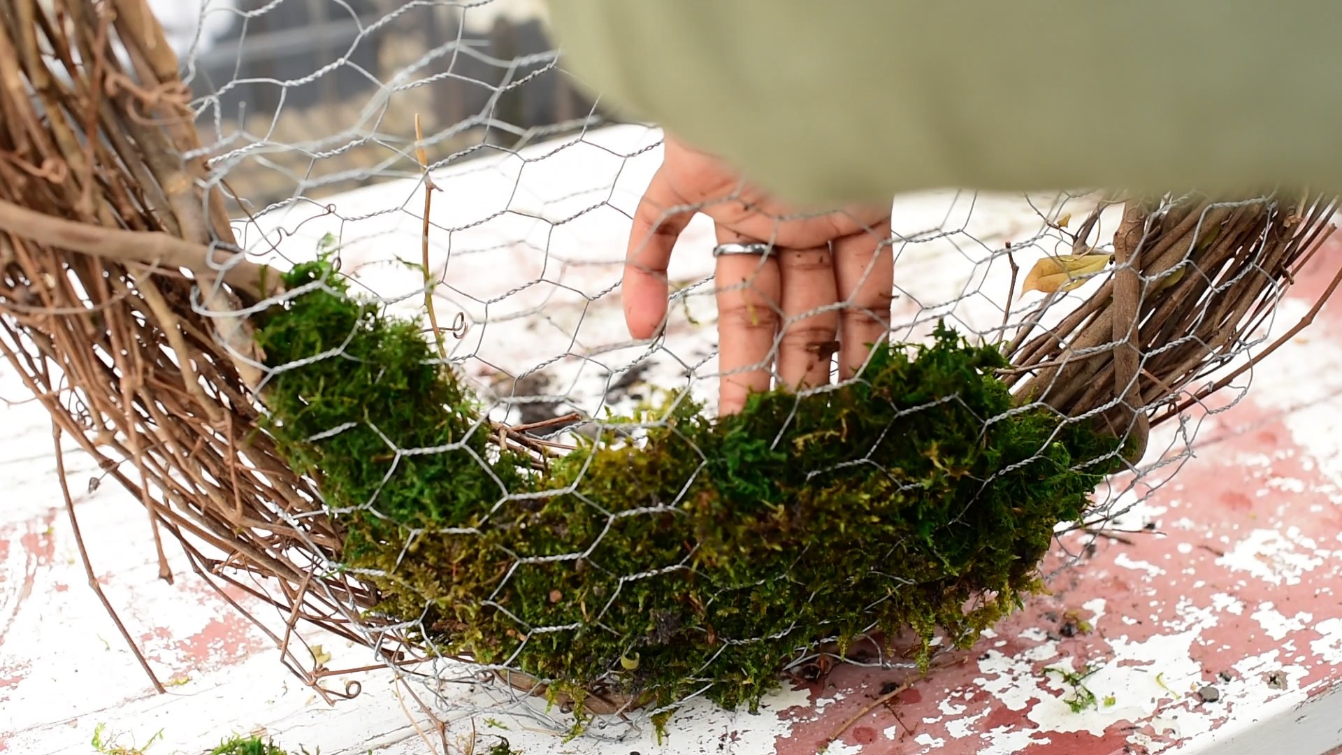 Grapevine wreath moss 3.jpg