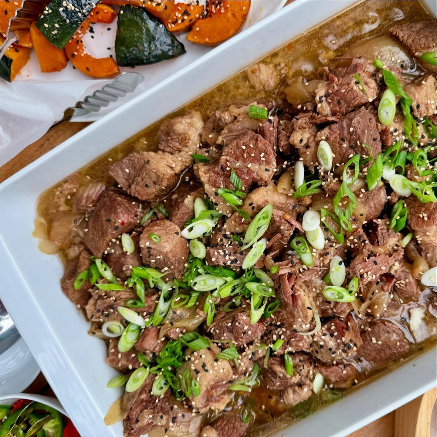 Here&rsquo;s the beef! This melt in your mouth brisket is grass fed, and oh so delicious 💚 Looking forward to creating YOUR dream food spread! Call, email, or text us to book your next event! Website in bio 🥬 #sandiegocatering #thetinydeli #sandieg