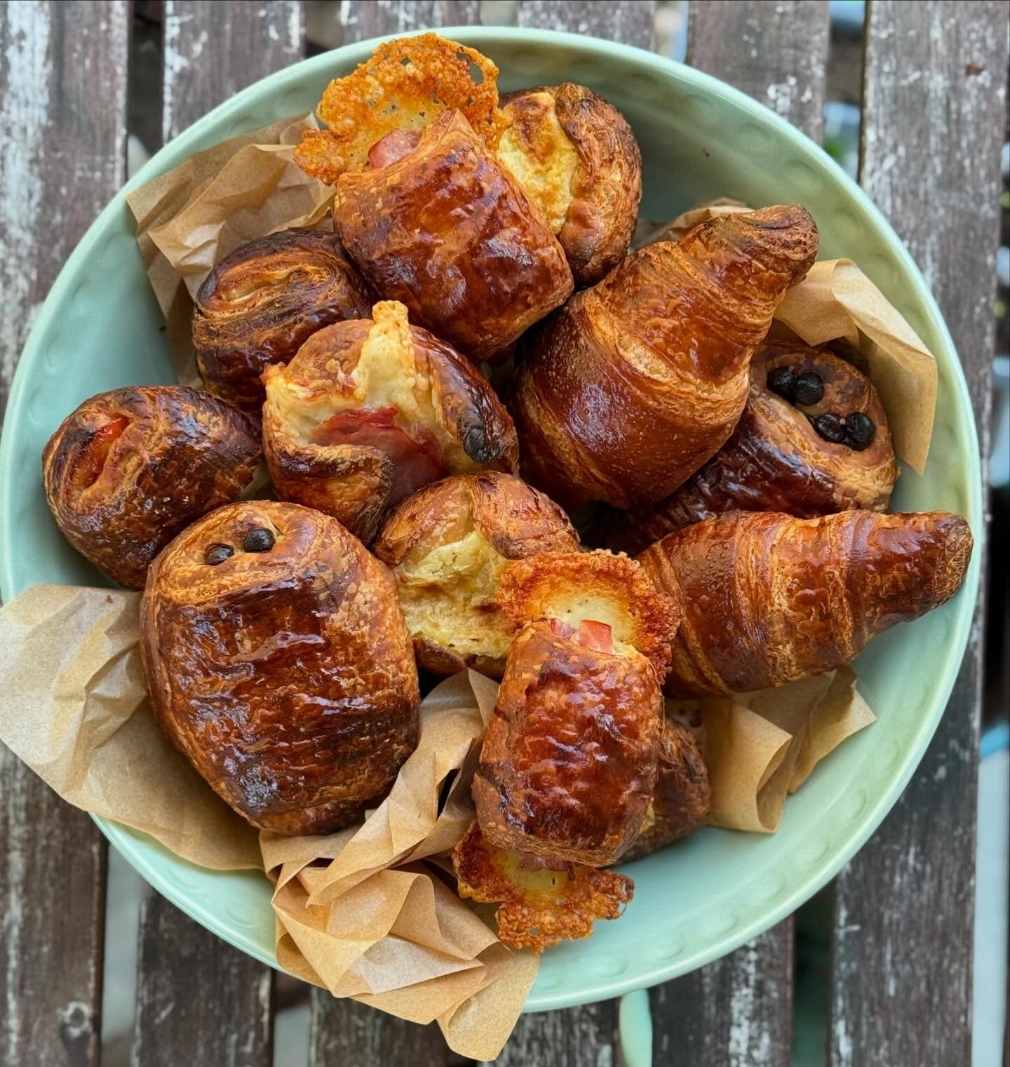 🥐 Our chef &amp; baker @rayabelnasavedra 👩🏼&zwj;🍳💕creates custom pastries for all your needs, from savory ham &amp; Gruy&egrave;re puffs, loquat &amp; cream cheese danishes, to classic pan au chocolate we do it all! Call, text or email us to set