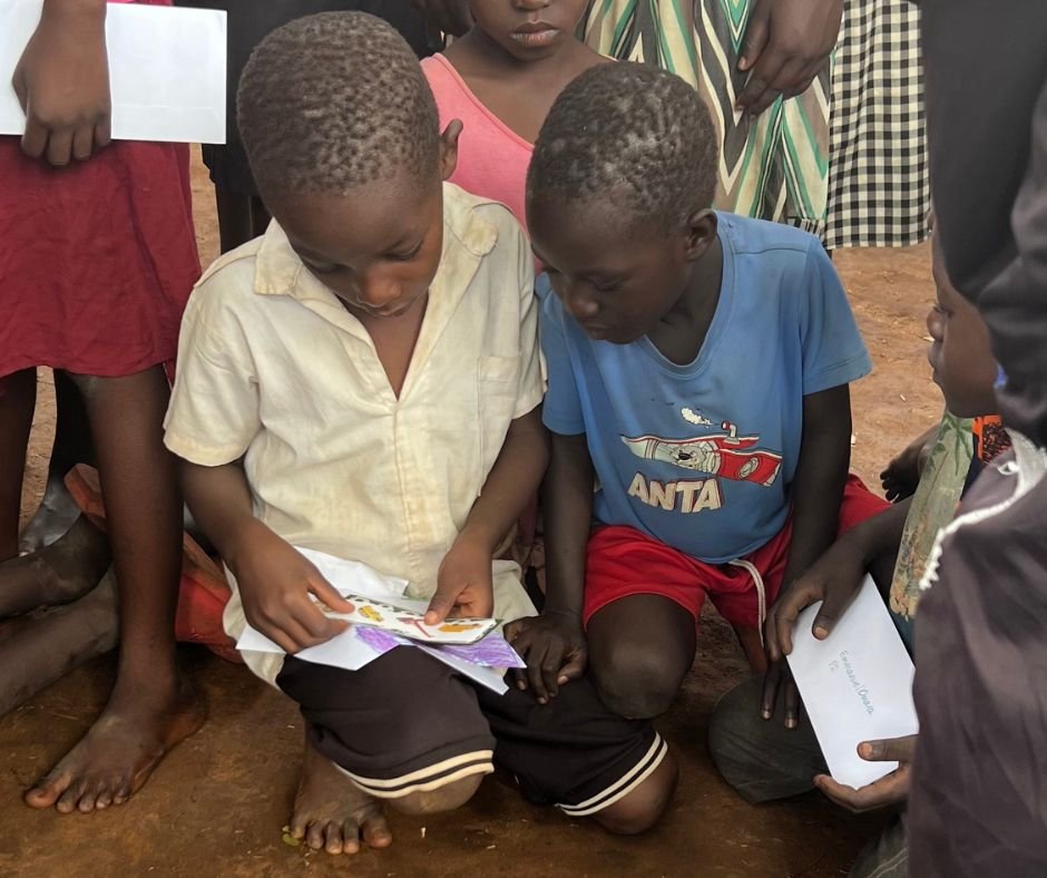 📭💌Sponsors and penpals - 
watch your mailboxes. Your letters from Uganda 
are on the way!! Please write back and send to 
us by May 24th. We VERY little cushion in the 
mail deadline this time because the letters 
have to be shipped to the team who