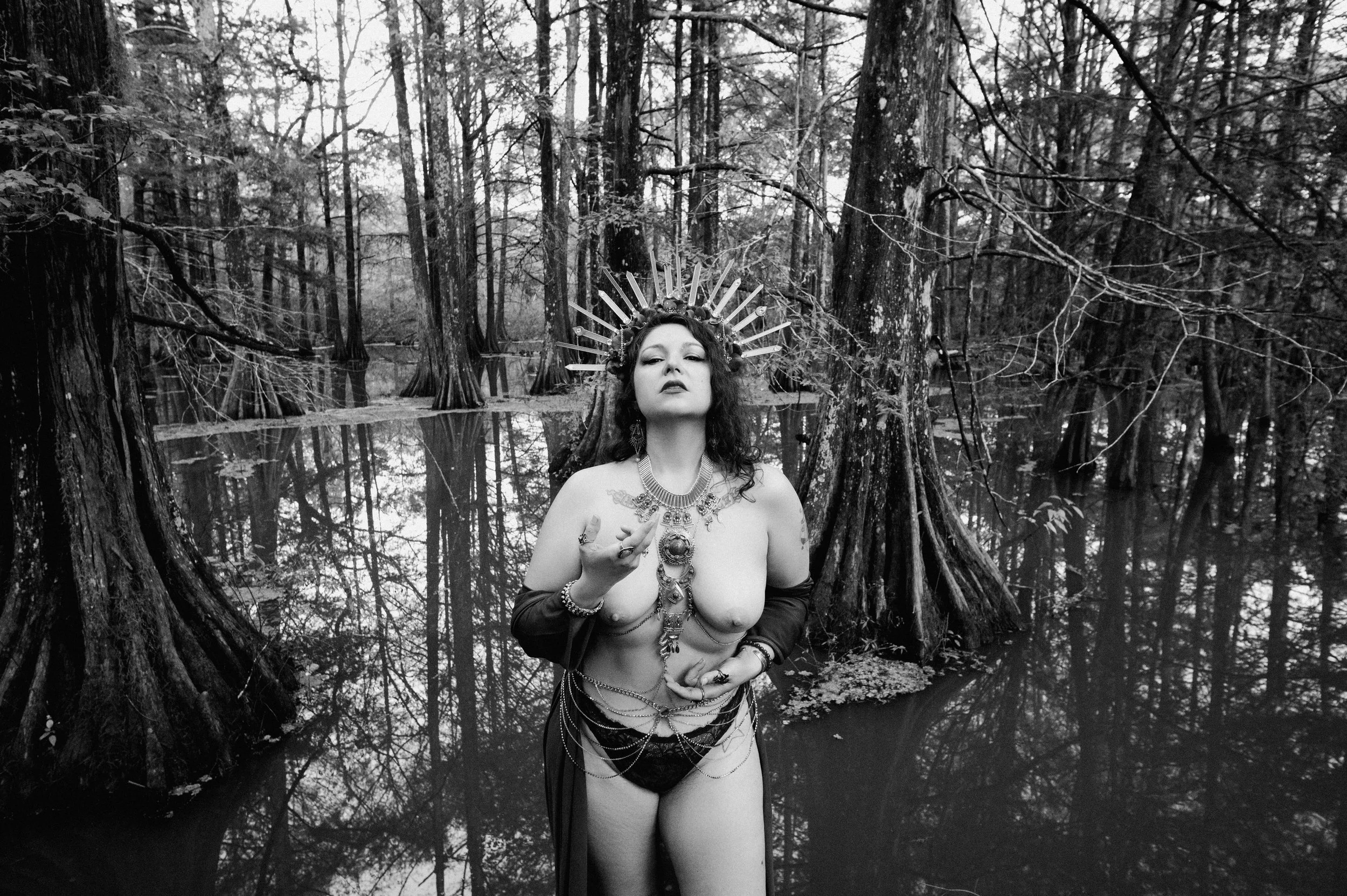 swamp goddess outdoor boudoir photoshoot las vegas nevada zealous stills boudoir